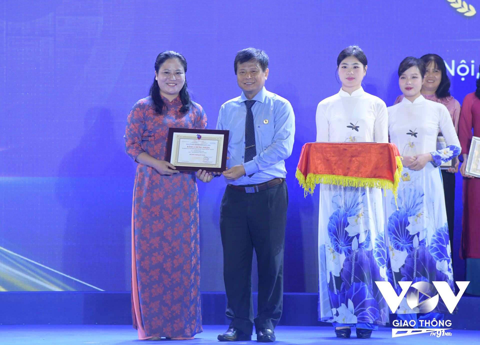 Ban VOV Giao thông Quốc gia vinh dự nhận giải C cho Sản phẩm báo chí ấn tượng với Loạt bài Cung đường Thống nhất