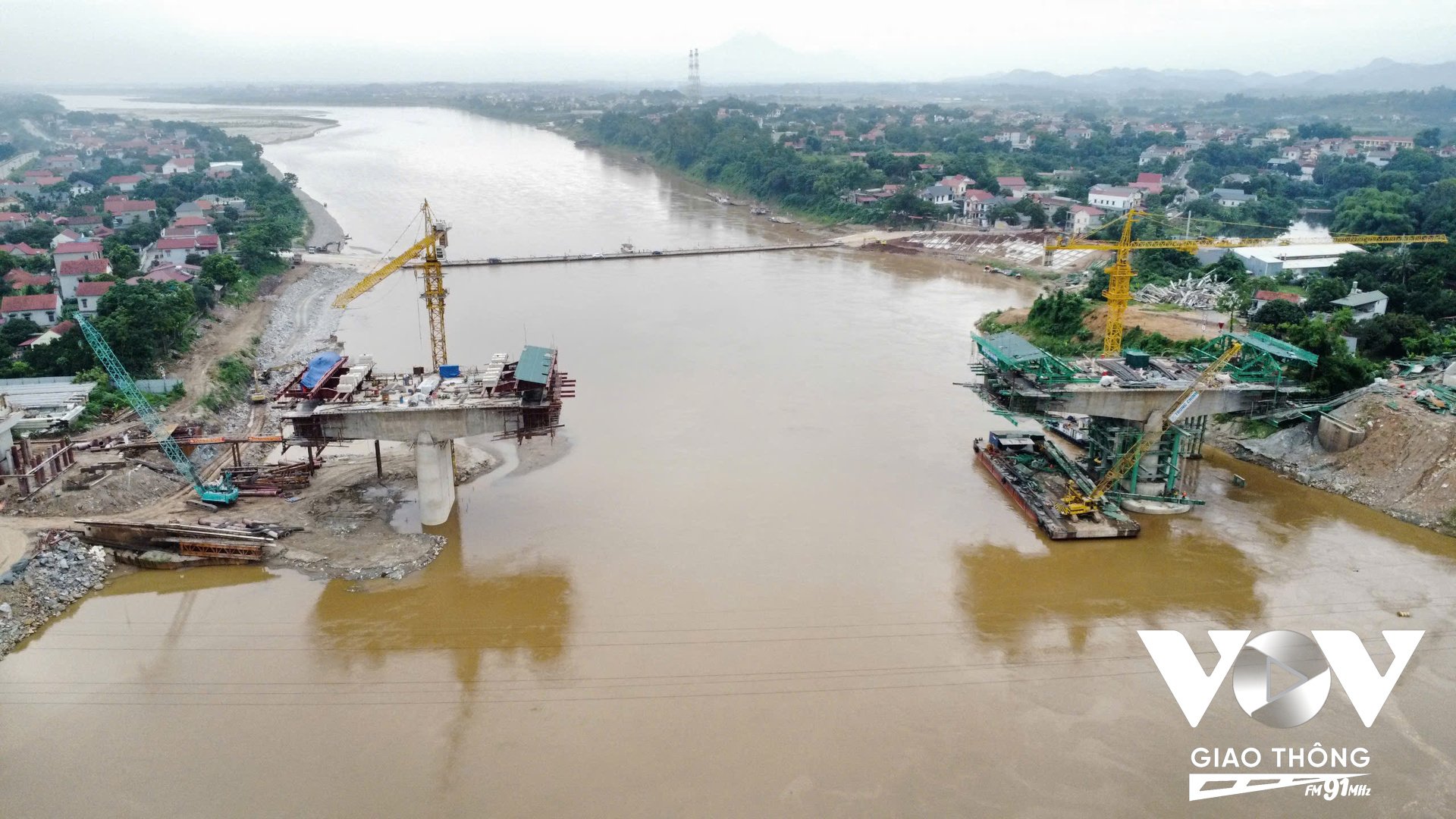 Đến 30/4 nhà thầu đã thi công xong toàn bộ cọc, bệ trụ, thân trụ và khối K0 của 2 trụ giữa sông T4, T5 đảm bảo vượt lũ năm 2025
