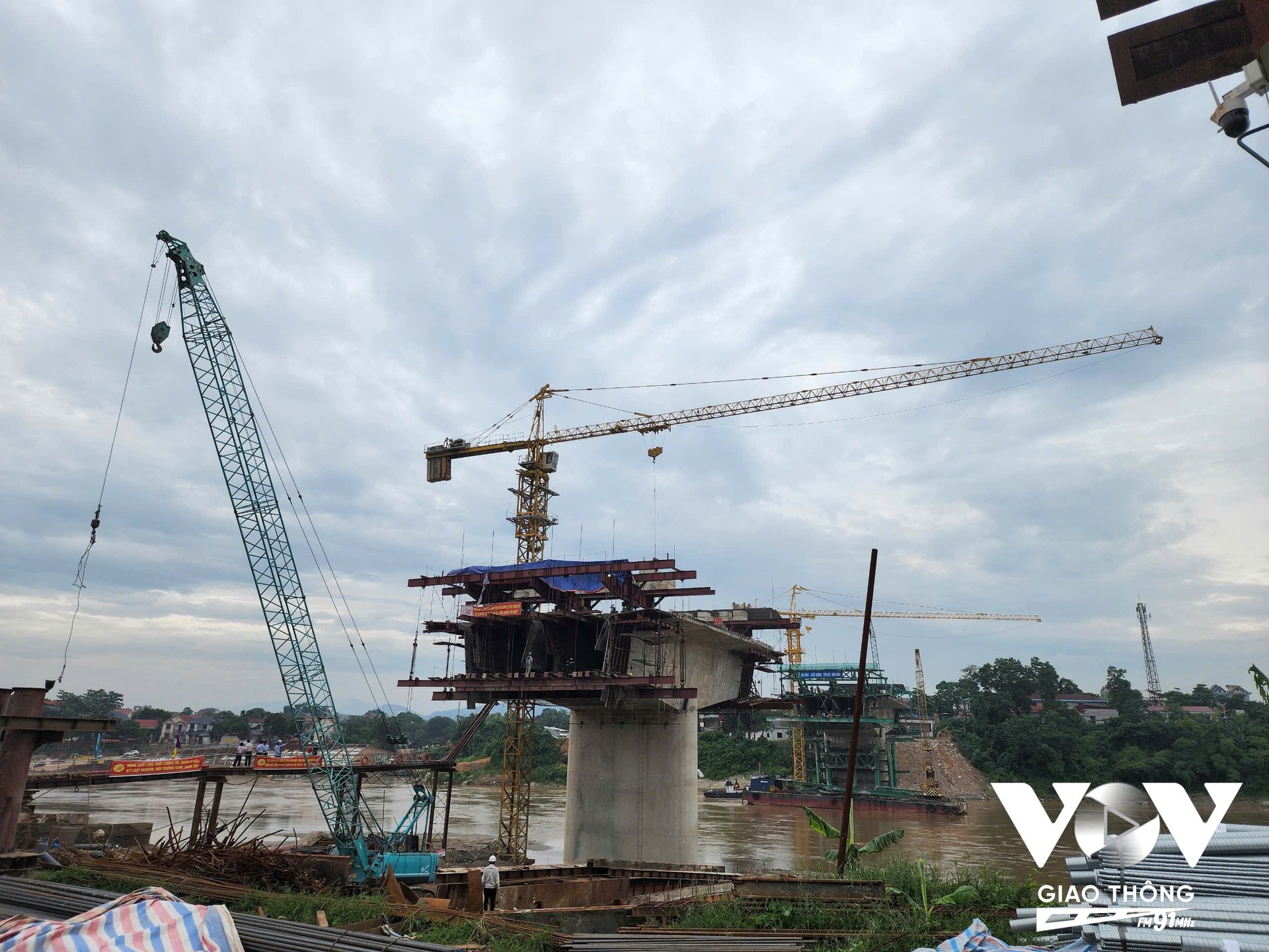 Hiện đường găng nhất của dự án chính là việc thi công 2 trụ giữa sông là T4 và T5