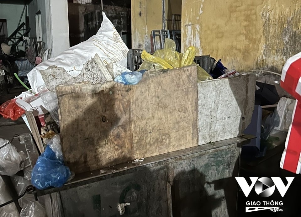 PGS.TS Nguyễn Thế Chinh cho rằng, việc phân loại rác hiện nay chưa được thực hiện đồng đều