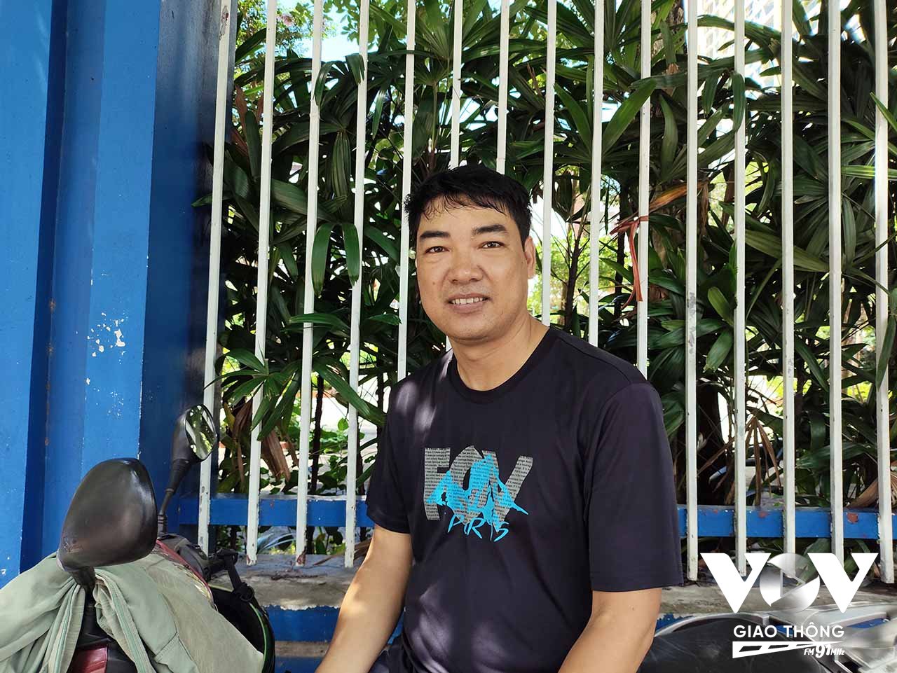 Cùng tâm trạng với nhiều phụ huynh khác, anh Nguyễn Sơn gửi gắm lời động viên giản dị mà sâu sắc: “Chỉ mong con nỗ lực hết mình, cố gắng 100% sức lực cho kỳ thi. Ba mẹ luôn ở phía sau.”