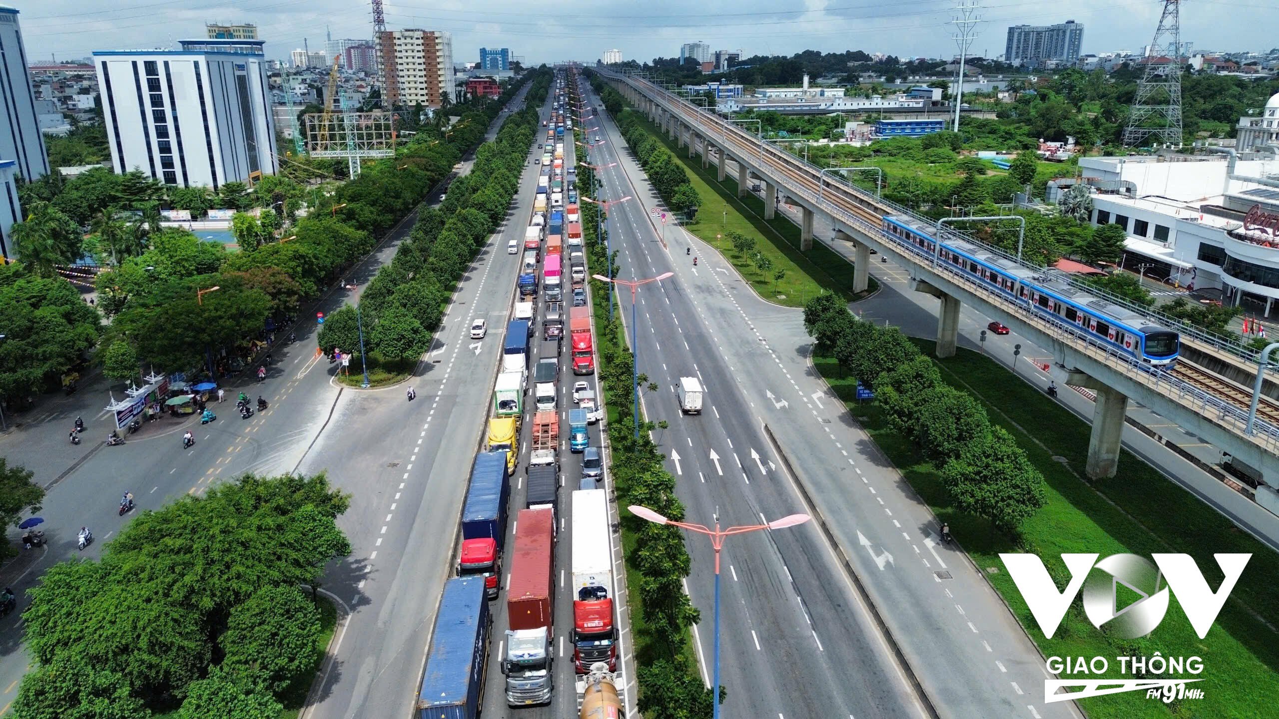 Ảnh hưởng kẹt xe trên quốc lộ 1, hiểu tuyến đường xung quanh như xa lộ Hà Nội (TP.HCM) quốc lộ 1k, đường ĐT 743 (qua Bình Dương,… cũng bị ảnh hưởng.