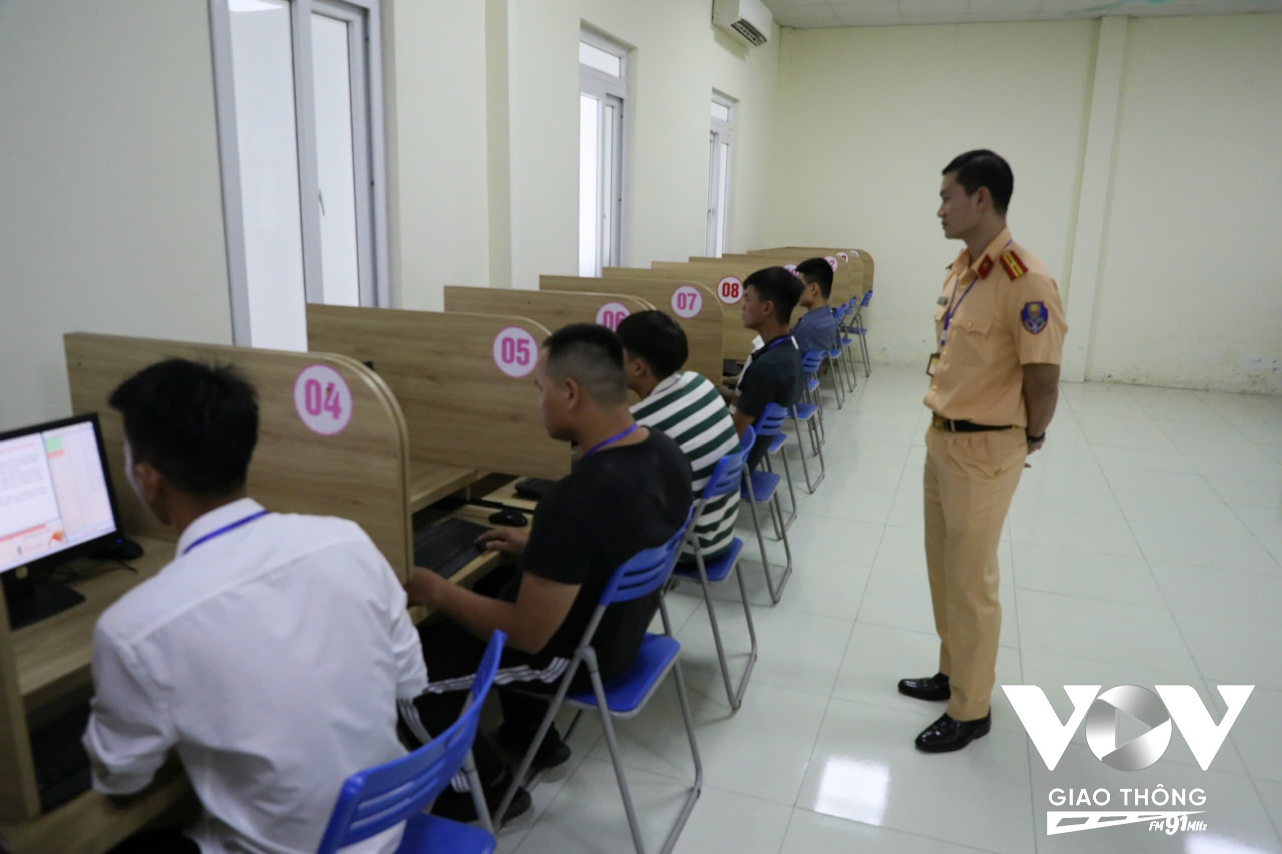 Sát hạch viên là các chiến sĩ CSGT đảm bảo an ninh và minh bạch tại kỳ thi sát hạch