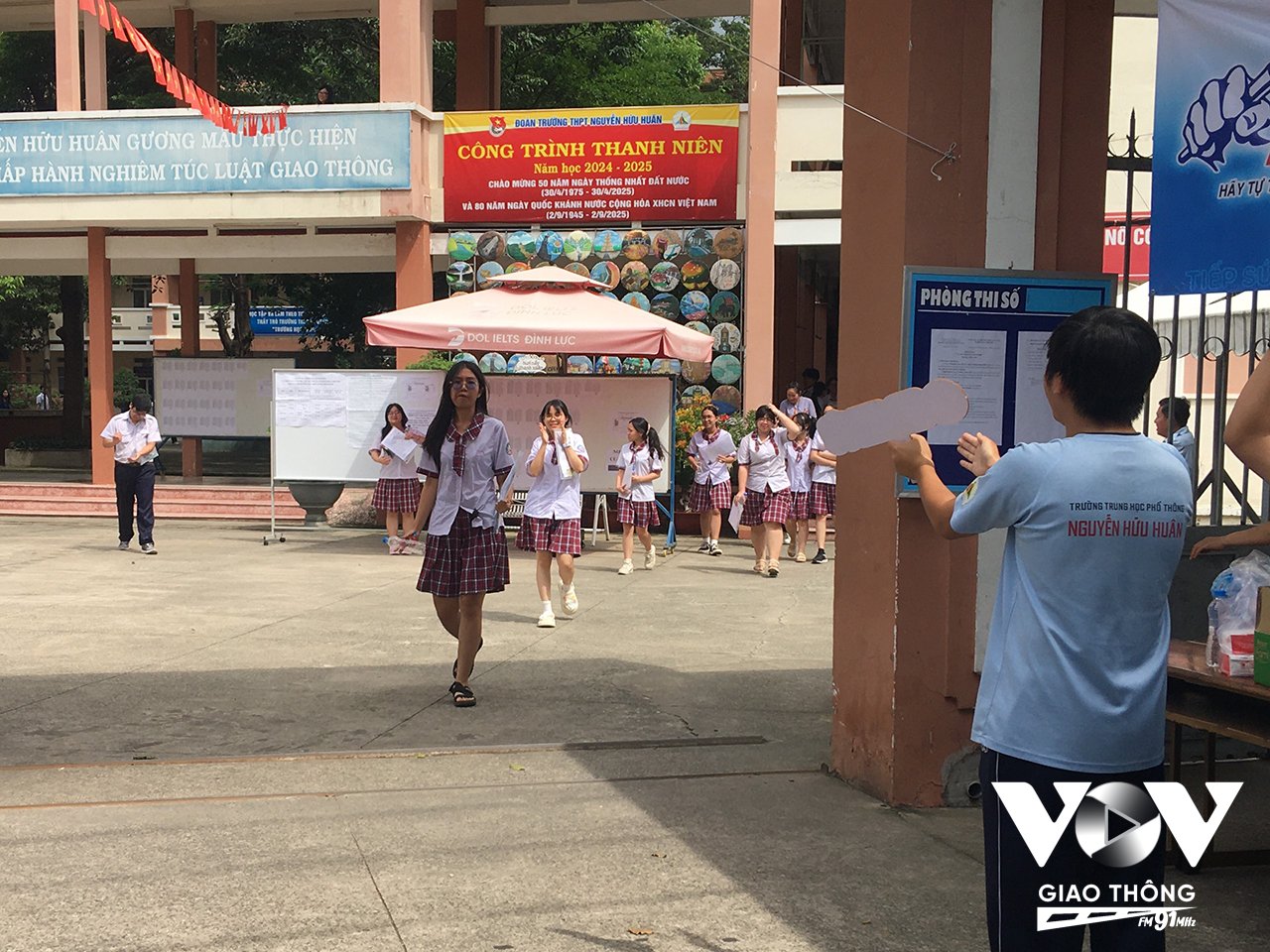 Kết thúc môn thi đầu tiên, nhiều thí sinh tự tin với phần làm bài của mình.