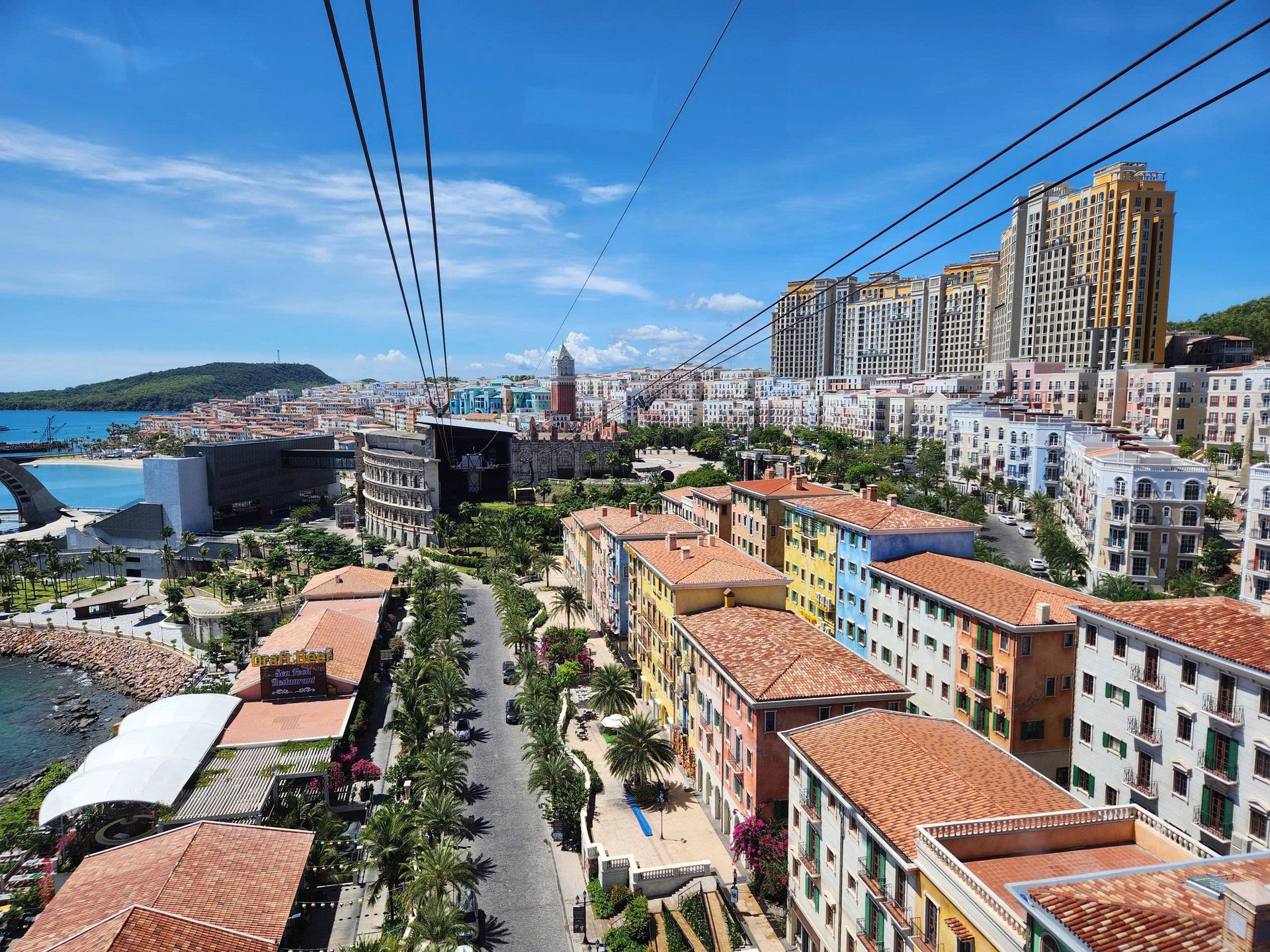 Năm 2025, Phú Quốc dự kiến đón khoảng 5 triệu lượt khách, trong đó có khoảng 1 triệu lượt khách quốc tế
