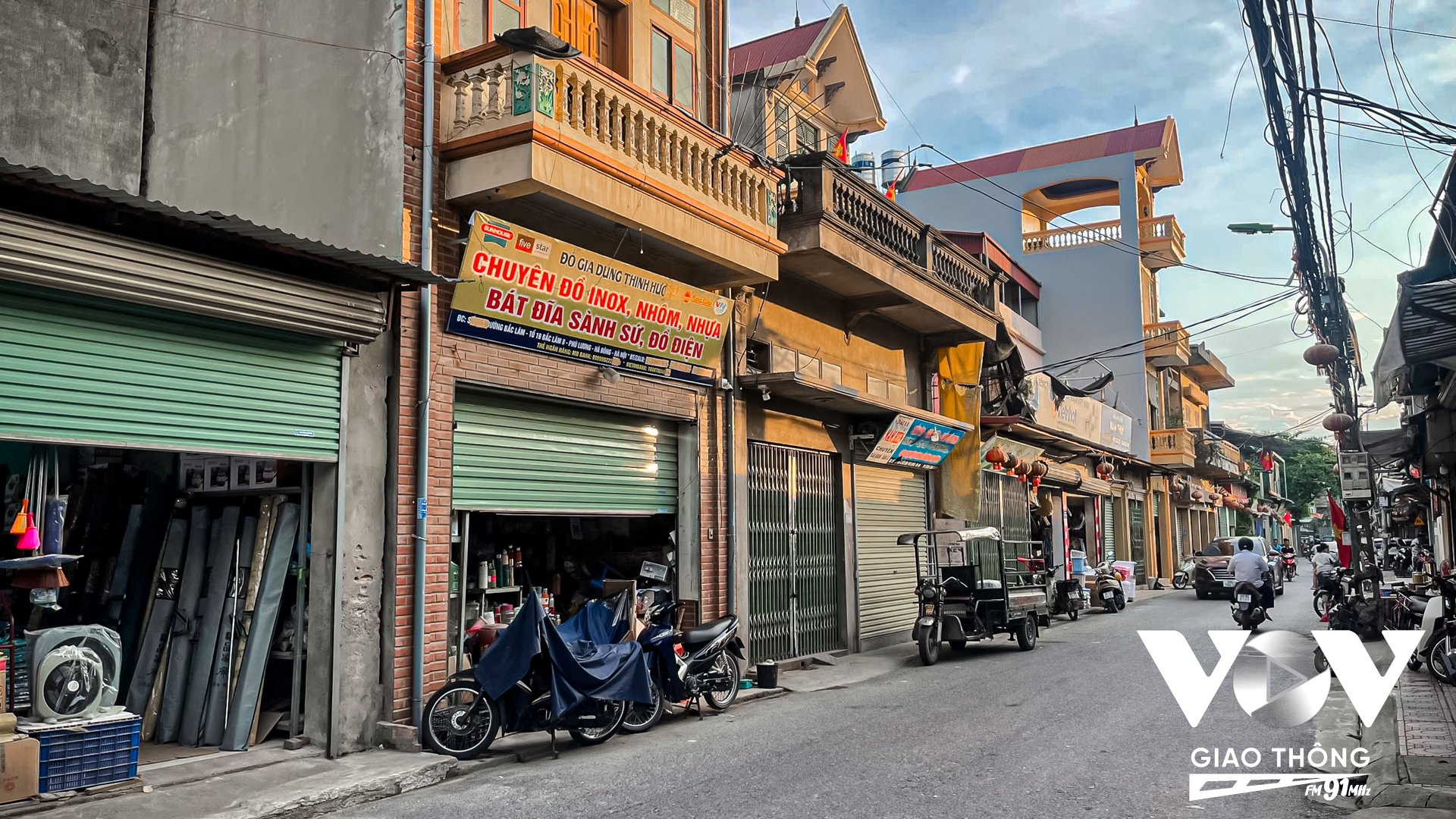 Cùng nằm trong địa bàn quận Hà Đông và là một trong những chợ đồ gia dụng lớn nhất miền Bắc, chợ Bắc Lãm (phường Phú Lương, quận Hà Đông, Hà Nội) cũng không tránh khỏi cảnh đìu hiu, vắng vẻ