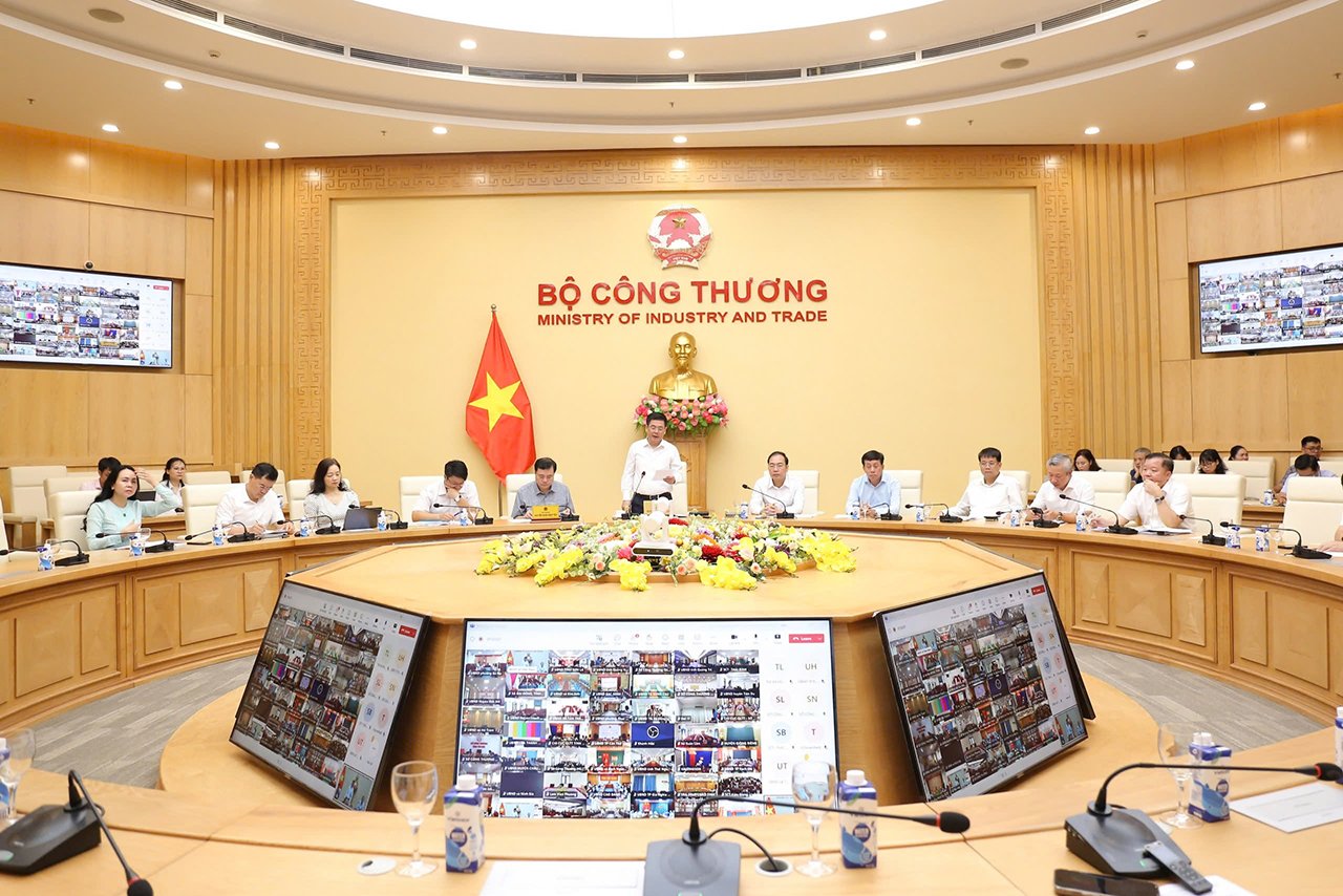 Bộ trưởng Nguyễn Hồng Diên chủ trì Hội nghị trực tuyến tập huấn về phân quyền, phân cấp và phân định thẩm quyền trong các lĩnh vực quản lý Nhà nước của Bộ Công Thương.