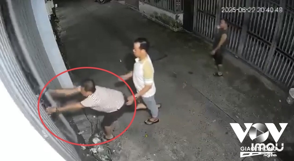 Camera an ninh ghi lại vụ việc