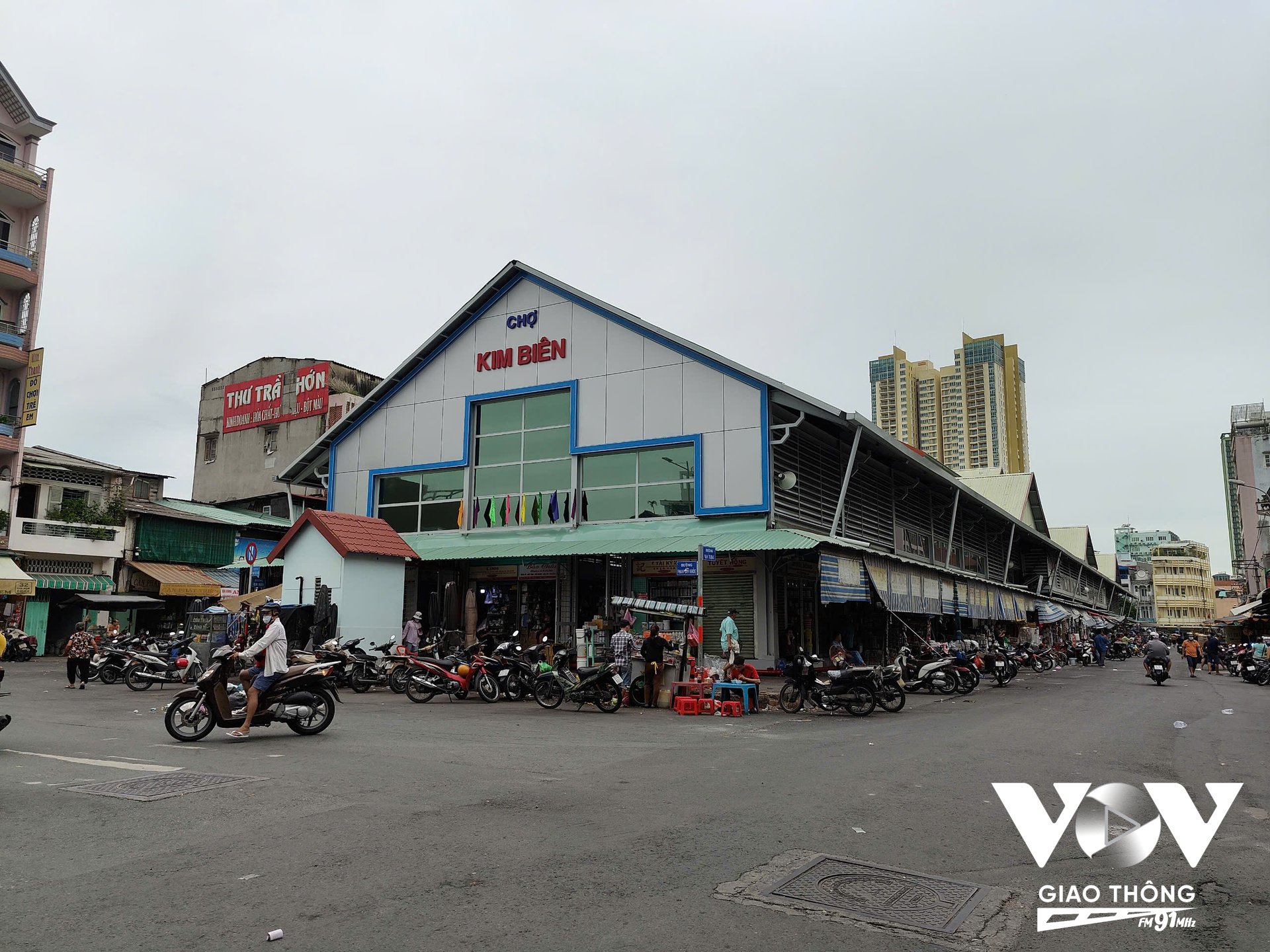 Khi nhắc đến nơi buôn bán hóa chất lớn nhất, nhiều người sẽ nghĩ ngay đến chợ Kim Biên, quận 5