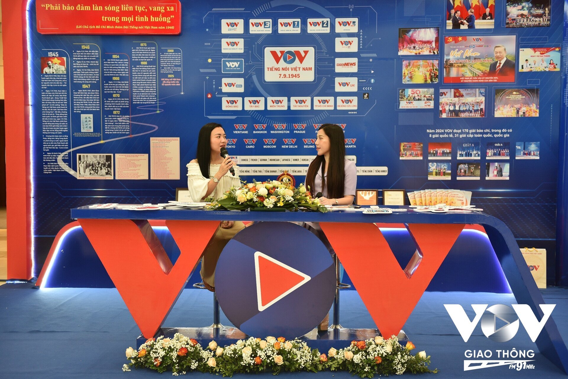 MC, BTV Hồng Nhung giao lưu với thính giả gửi bài tham dự cuộc thi Tôi nói về Tiếng nói Việt Nam 2025