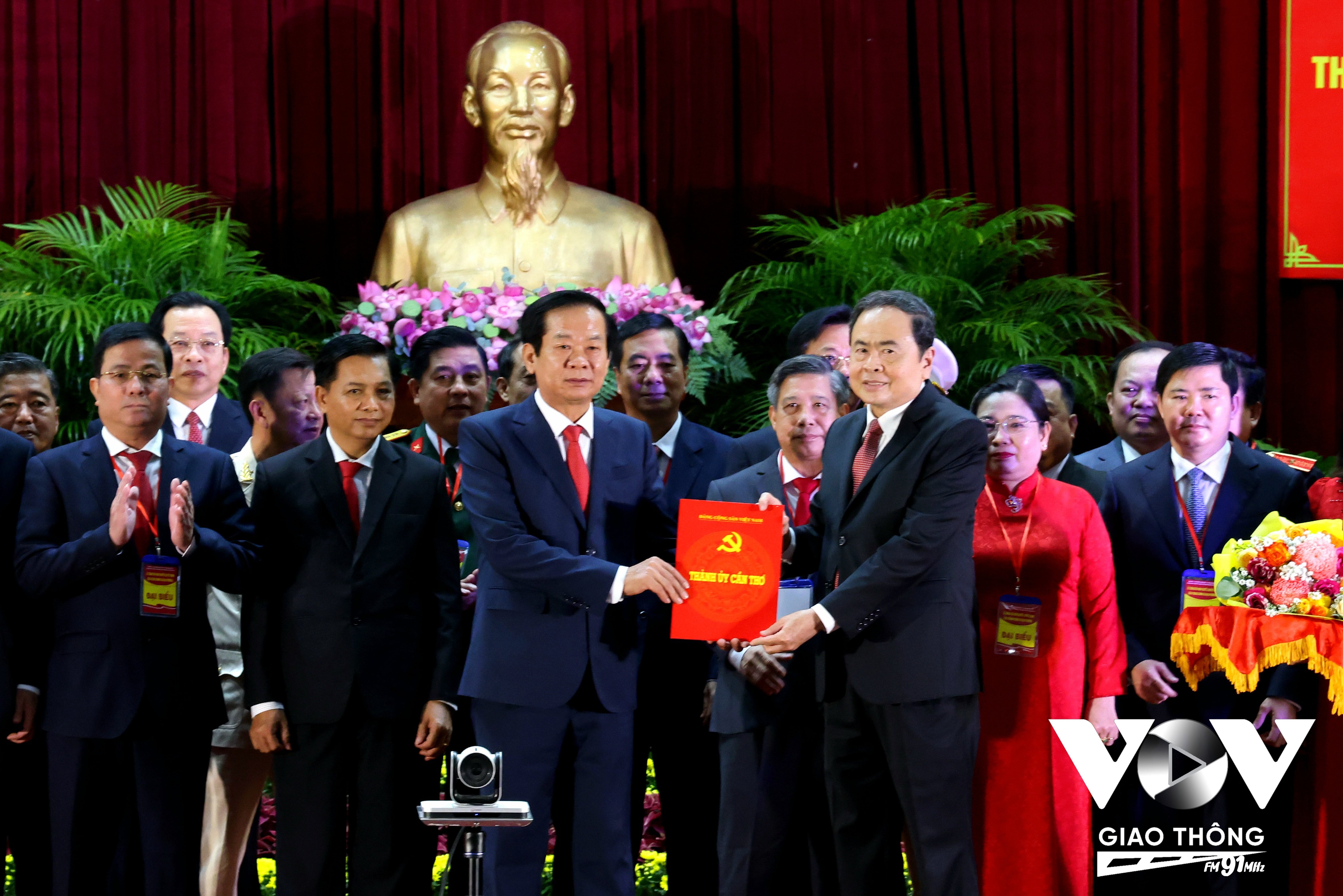 Bộ Chính trị chỉ định ông Đỗ Thanh Bình, Uỷ viên Trung ương Đảng, Bí thư Thành uỷ Cần Thơ (cũ) giữ chức vụ Bí thư Thành ủy Cần Thơ (mới) nhiệm kỳ 2020 - 2025.