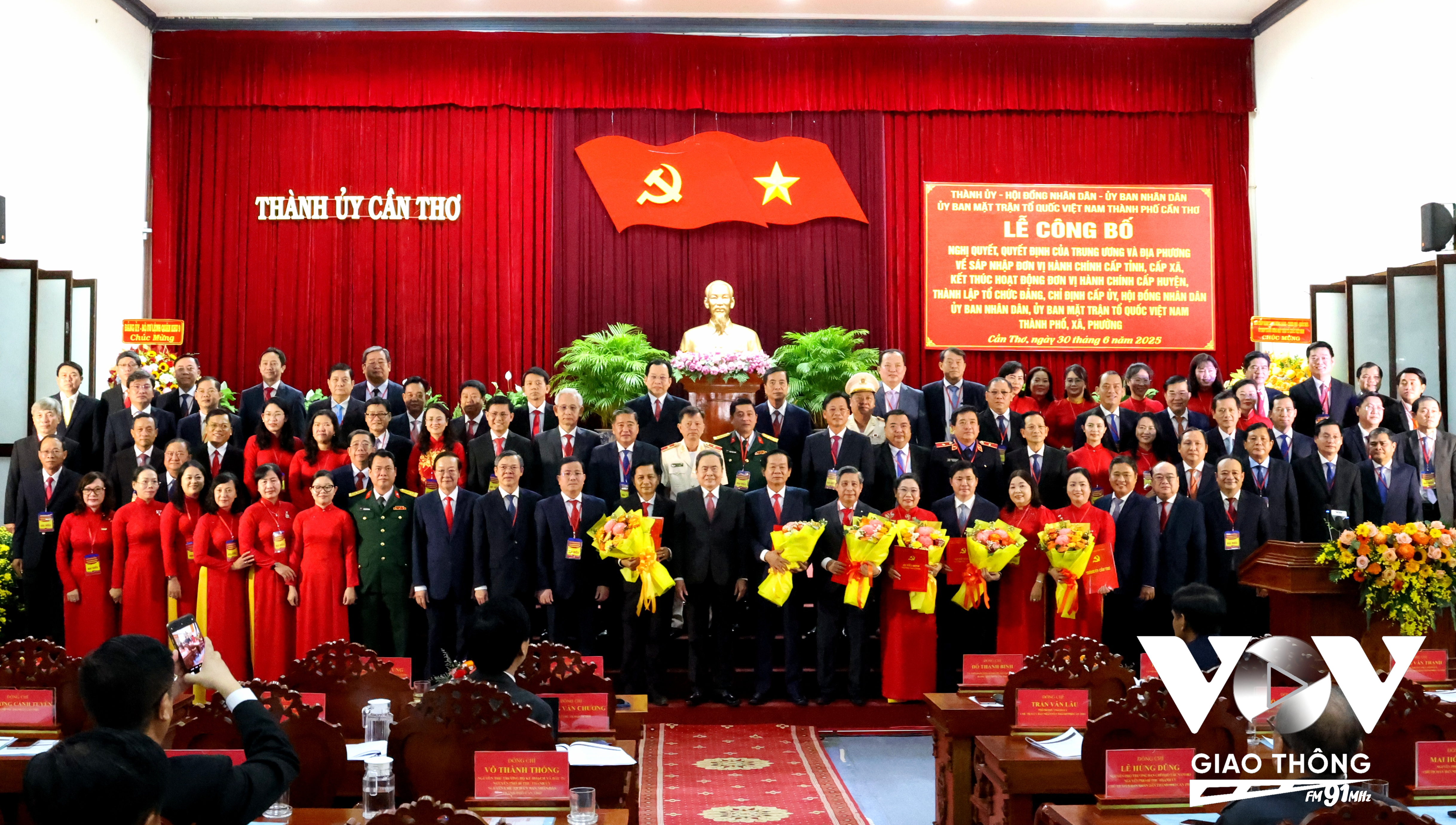 Đảng bộ thành phố Cần Thơ mới sẽ thực hiện hiệu quả việc bố trí trụ sở, trang thiết bị làm việc, xử lý tài sản công dôi dư sau sáp nhập, không để xảy ra thất thoát, lãng phí. Đặc biệt, tập trung phát triển kinh tế - xã hội, đảm bảo quốc phòng an ninh, phấn đấu trở thành một cực tăng trưởng của quốc gia.