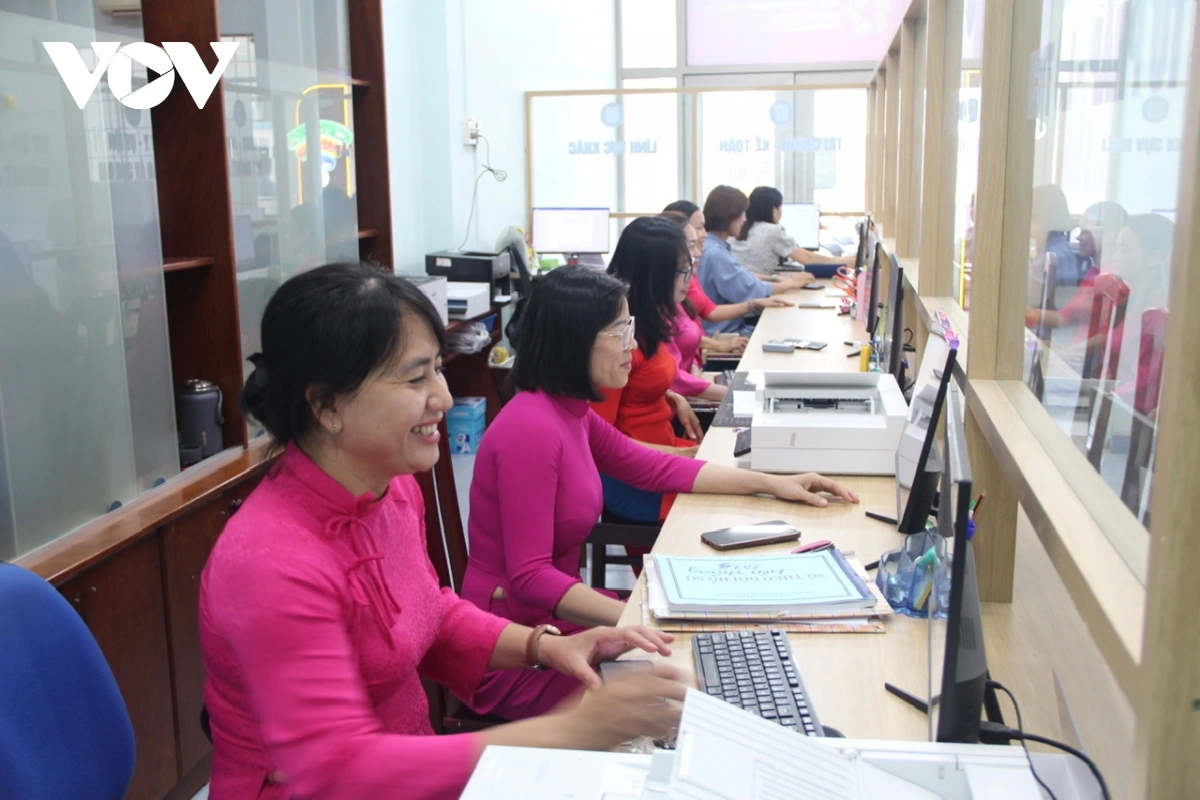 Chiều 30/6 mọi hoạt động tại bộ phận một cửa UBND phường Nguyễn An Ninh vẫn diễn ra bình thường, thông suốt. (Ảnh: VOV)