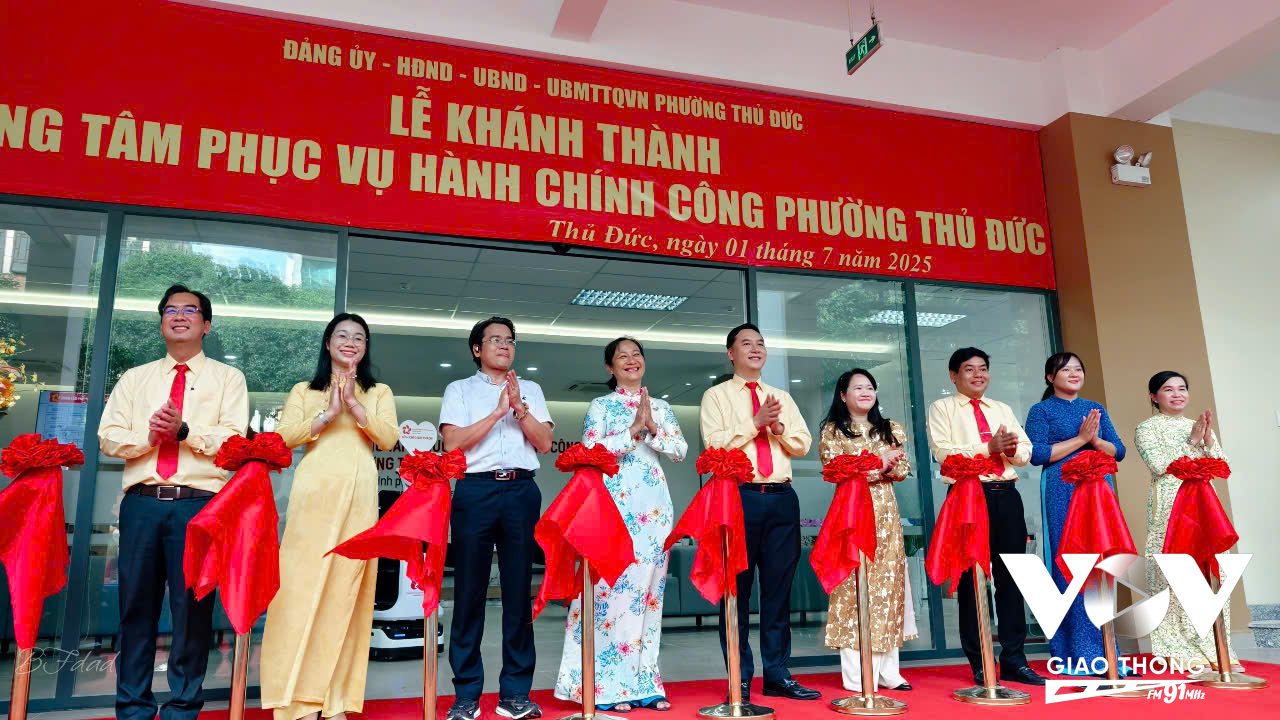 Lãnh đạo Đảng uỷ, HDND, UBND, UB MTTQ phường Thủ Đức khánh thành và đưa trung tâm phục vụ hành chính công đi vào hoạt động, phục vụ người dân và doanh nghiệp