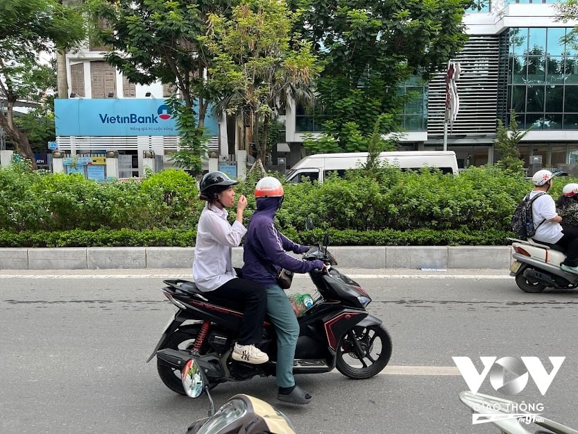 Nếu muốn con trưởng thành, có lẽ các bậc cha mẹ nên ngừng 'chăm sóc' con một cách thái quá, khiến chúng trở nên thụ động trong cuộc sống