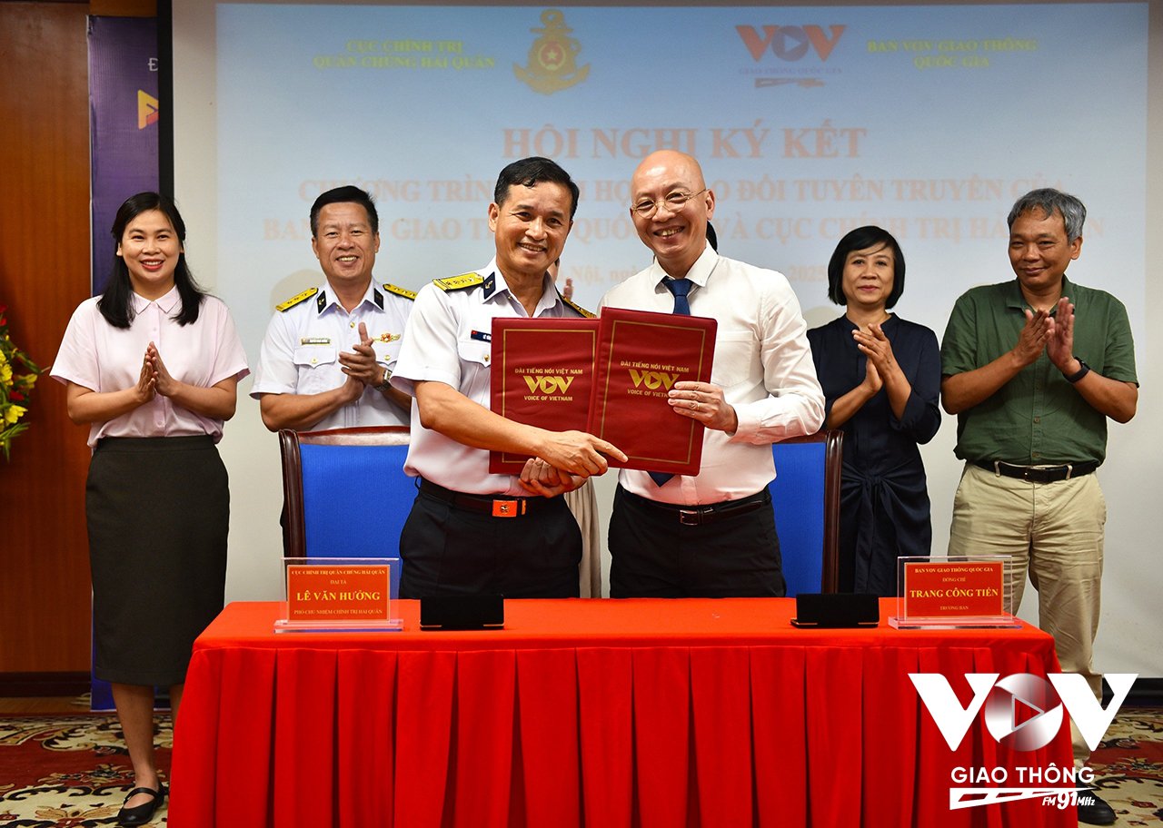 Ban VOV Giao thông Quốc gia – Đài Tiếng nói Việt Nam và Cục Chính trị Hải quân, Quân chủng Hải quân, Bộ Quốc phòng đã chính thức ký kết Hợp tác trao đổi thông tin giai đoạn 2025 – 2027