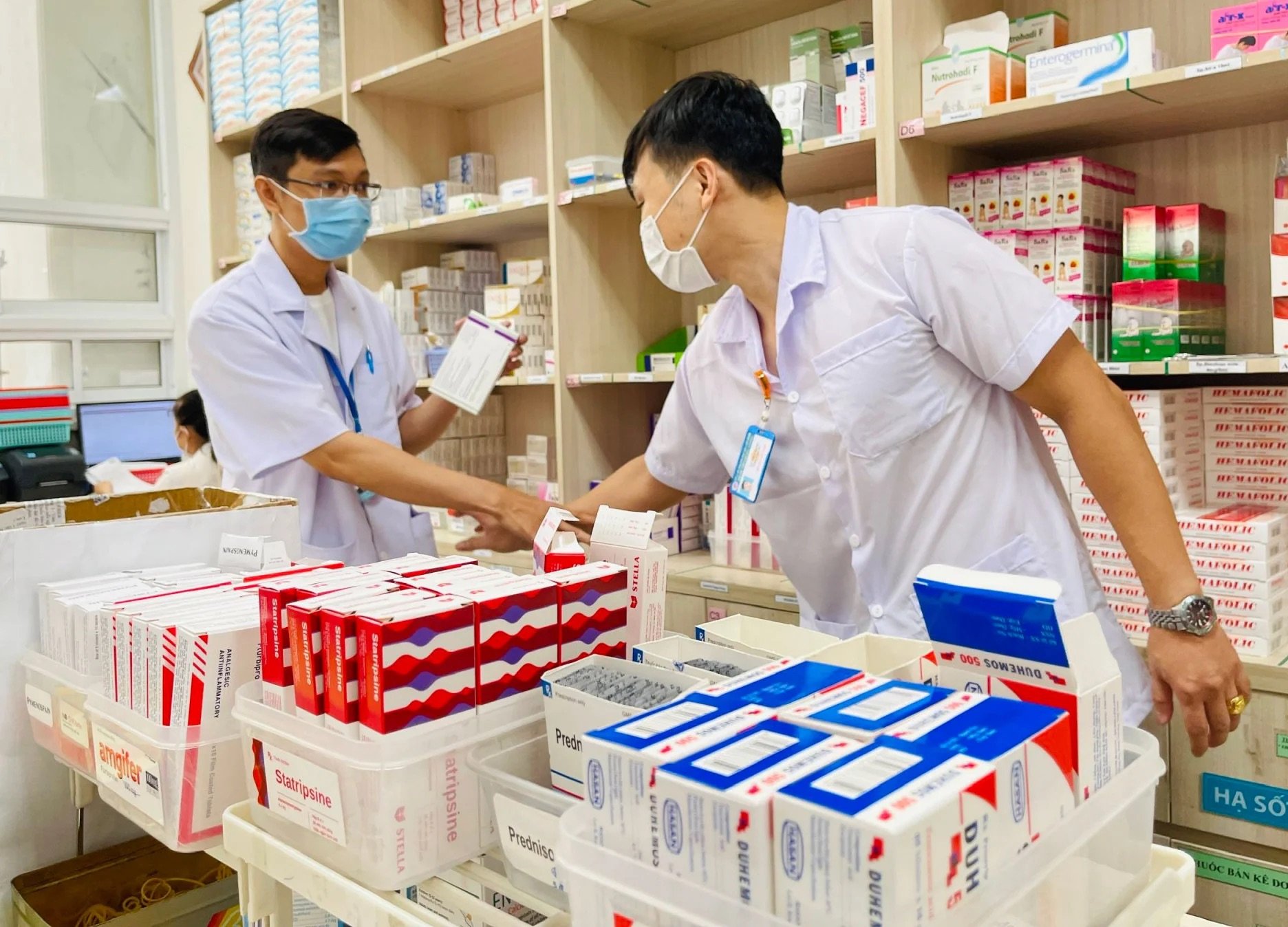 Đơn giản hóa thủ tục hành chính, kiểm soát thuốc nhập khẩu theo yêu cầu của WHO, ưu đãi đầu tư cho biệt dược được chuyển giao công nghệ sản xuất tại Việt Nam... là những nội dung đáng chú ý trong Nghị định