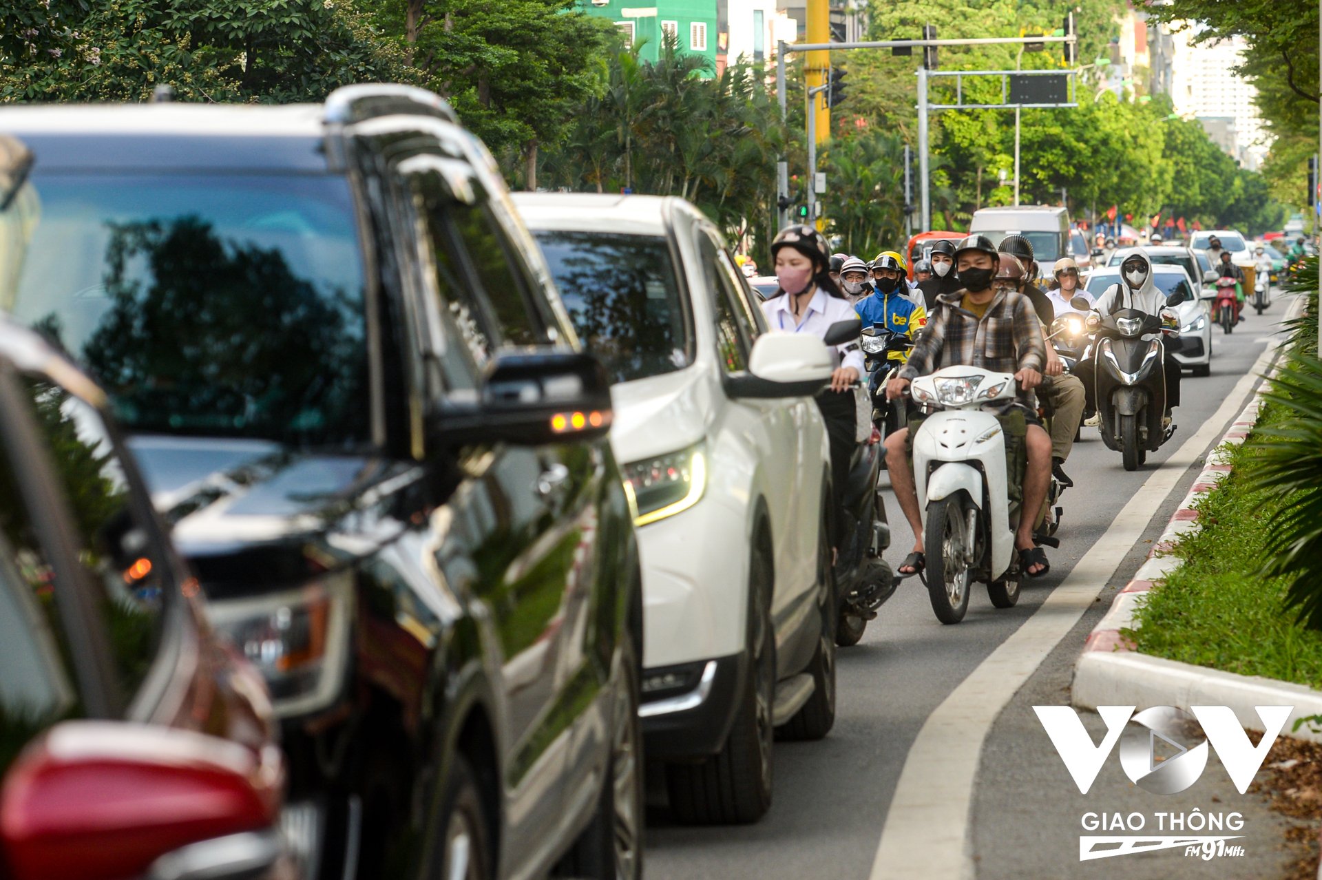 Đường Phạm Văn Bạch, Hà Nội là tuyến đường có lưu lượng giao thông lớn, cùng với đó có nhiều nút giao như: Phạm Văn Bạch - Dương Đình Nghệ, Phạm Văn Bạch - Hoàng Quán Chi và Ngõ 9 Phạm Văn Bạch. Việc triển khai hệ thống giao thông thông minh giúp giảm ùn tắc, tiết kiệm thời gian, tiền bạc, góp phần phát triển kinh tế xã hội./.