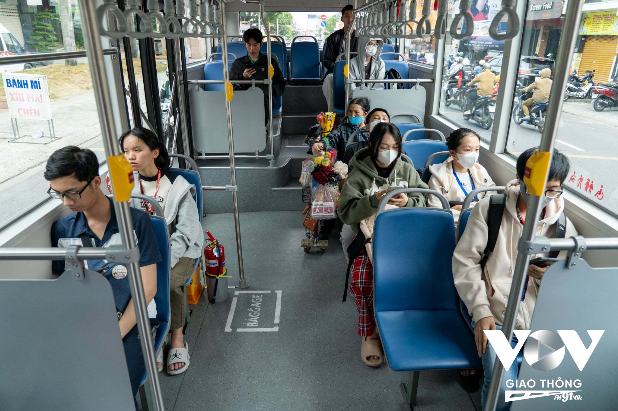 6 tháng đầu năm 2025, hoạt động giao thông công cộng bằng xe buýt ghi nhận khoảng 246 triệu lượt hành khách, tăng hơn 10% so với cùng kỳ năm 2024.