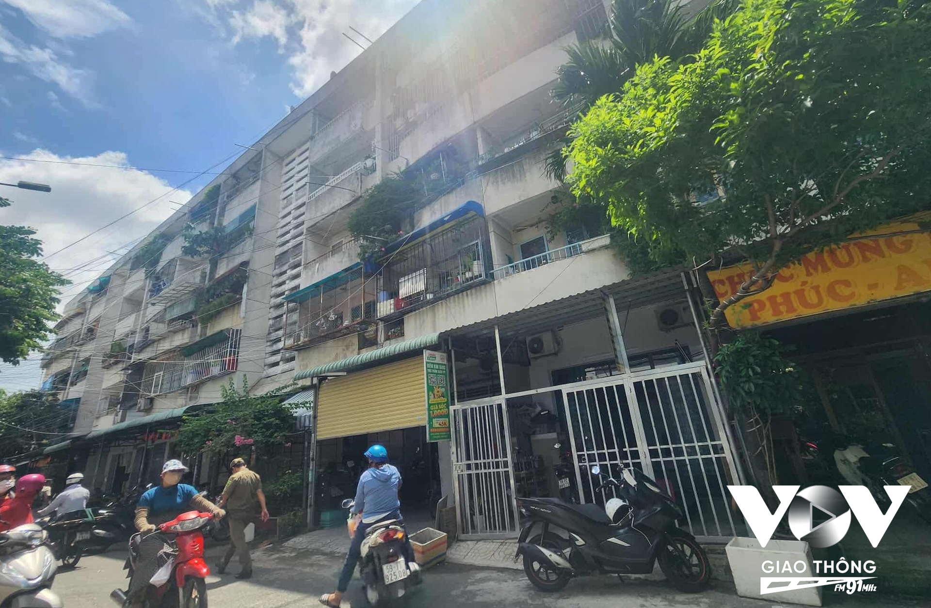Các “chuồng cọp” cũng được tháo dỡ để thông thoáng, tránh bịt lối thoát hiểm