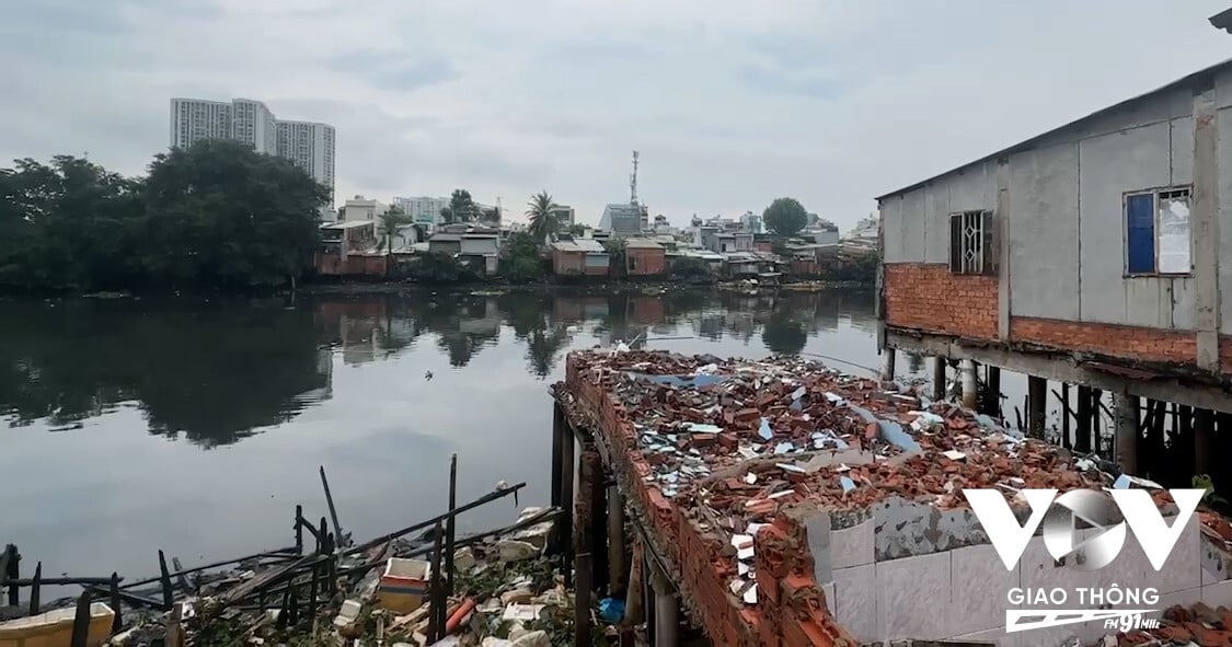 Một số người dân đã giao mặt bằng để chuẩn bị khởi công dự án Bắc kênh Đôi