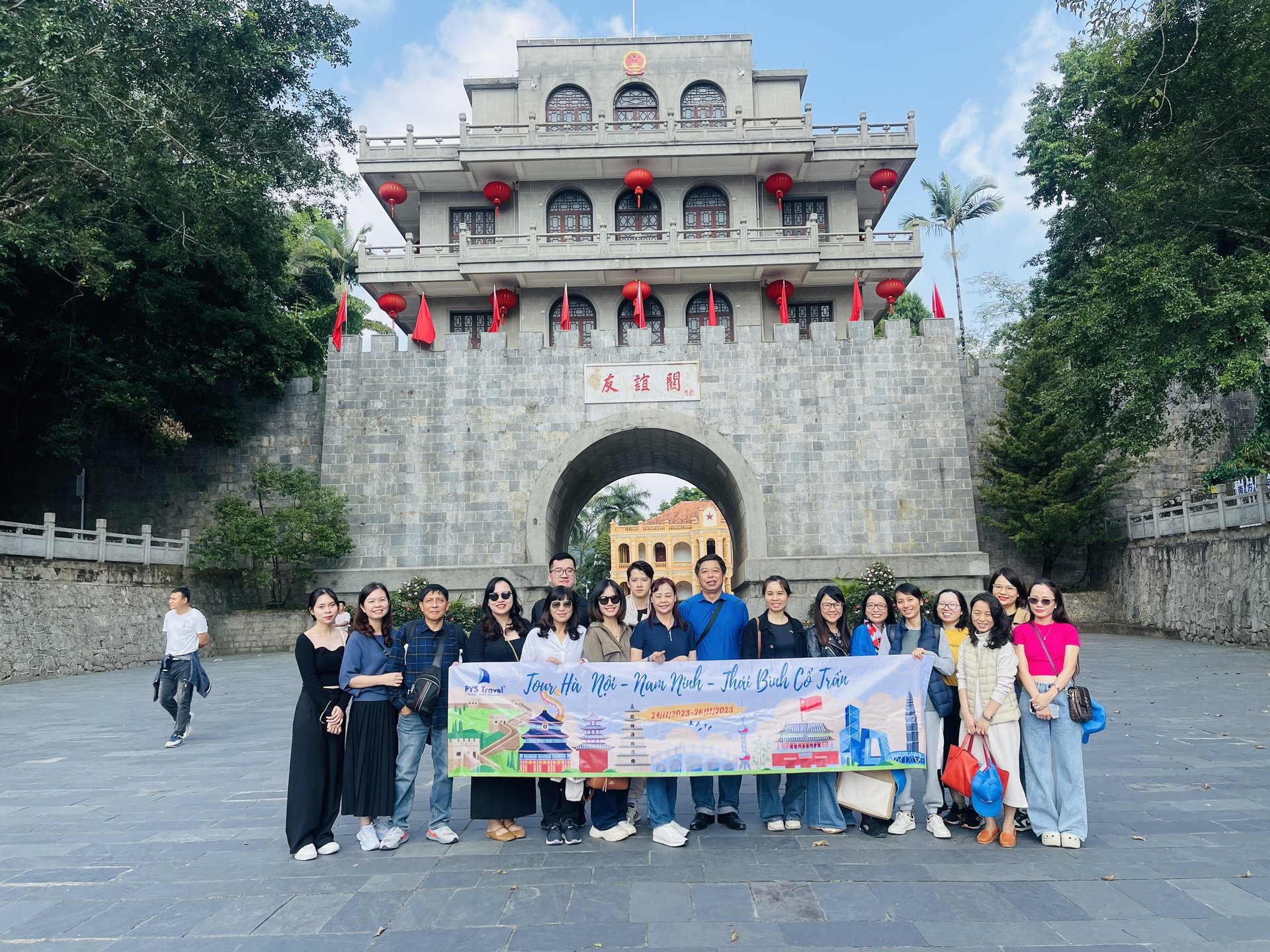 Các công ty du lịch cũng ghi nhận sự thay đổi rõ nét trong nhóm khách đoàn khi bắt đầu chuyển sang lựa chọn tour nước ngoài, đặc biệt là đi Trung Quốc đường bộ. (Ảnh: PSY Travel) 