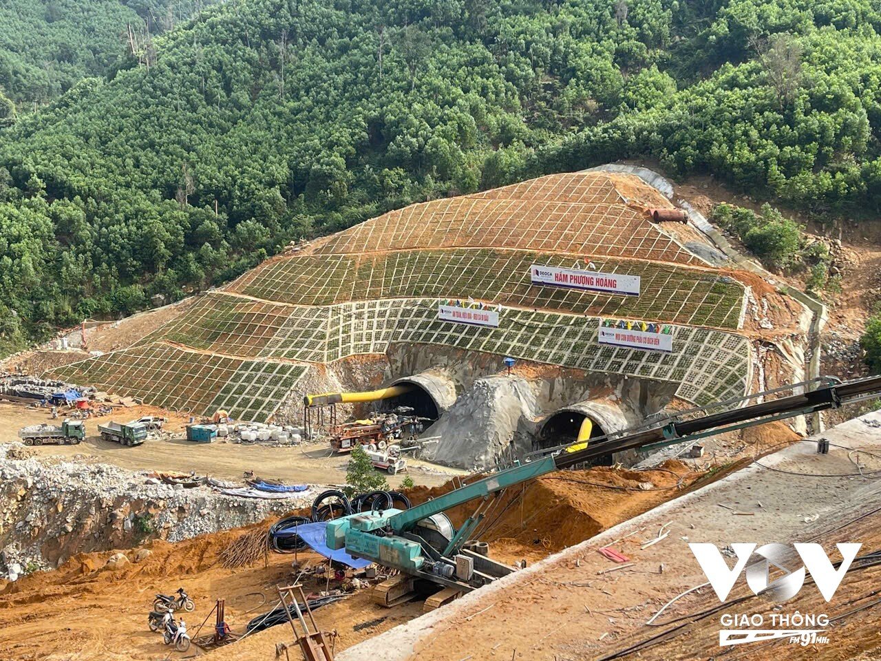 Nhánh phải phía Đông (trên địa phận Khánh Hoà) hầm Phượng Hoàng thuộc gói thầu XL01 dự án cao tốc Khánh Hòa - Buôn Ma Thuột
