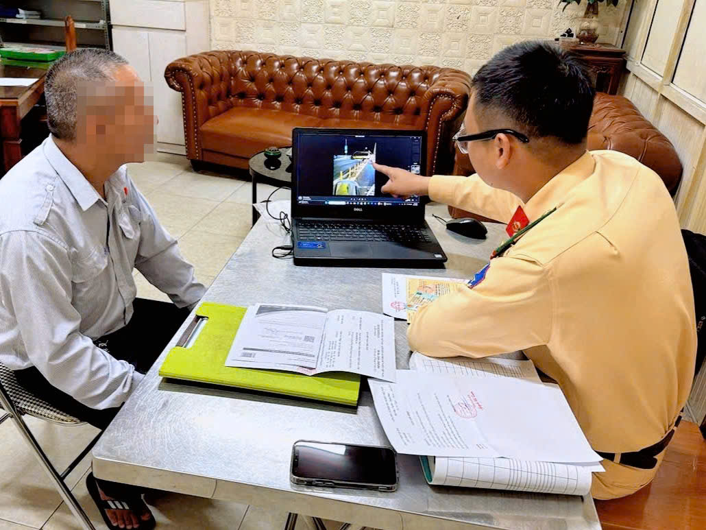 Người điều khiển phương tiện tại cơ quan Công an
