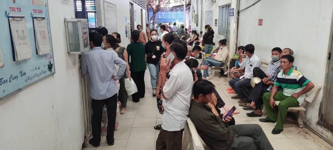 Mỗi ngày bệnh viện tiếp nhận khoảng 1.500 lượt bệnh nhân đến khám và điều trị