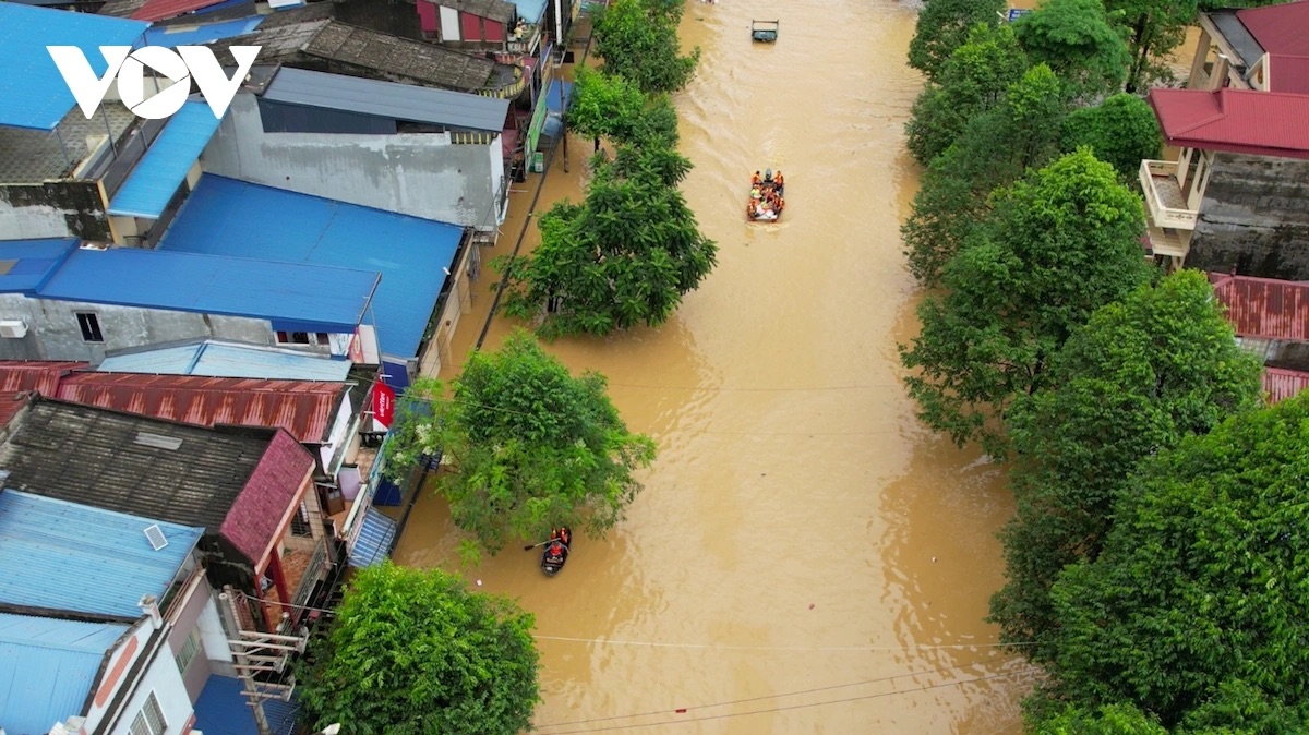 Miền Bắc và miền Trung đang trải qua một mùa hè mưa nhiều hiếm thấy. Như tại Thái Nguyên, tổng lượng mưa tháng 6 là 994mm, vượt kỷ lục năm 1979 khoảng 6mm (Ảnh: VOV)