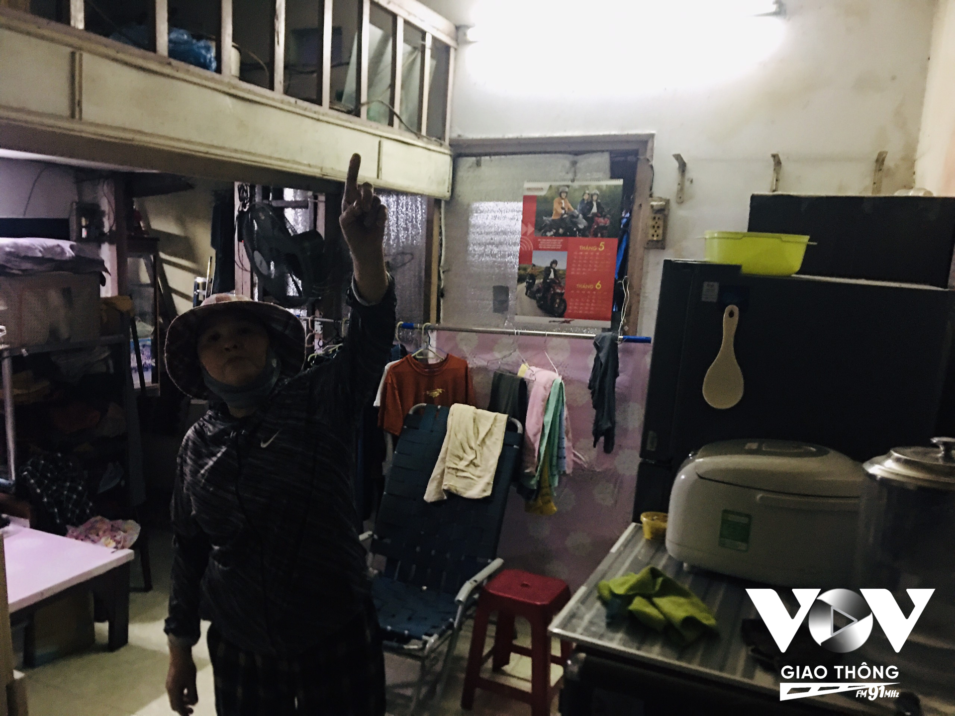 Chị Phương Trang và hàng chục cư dân ở tại đây mong muốn được hỗ trợ đến nơi ở mới