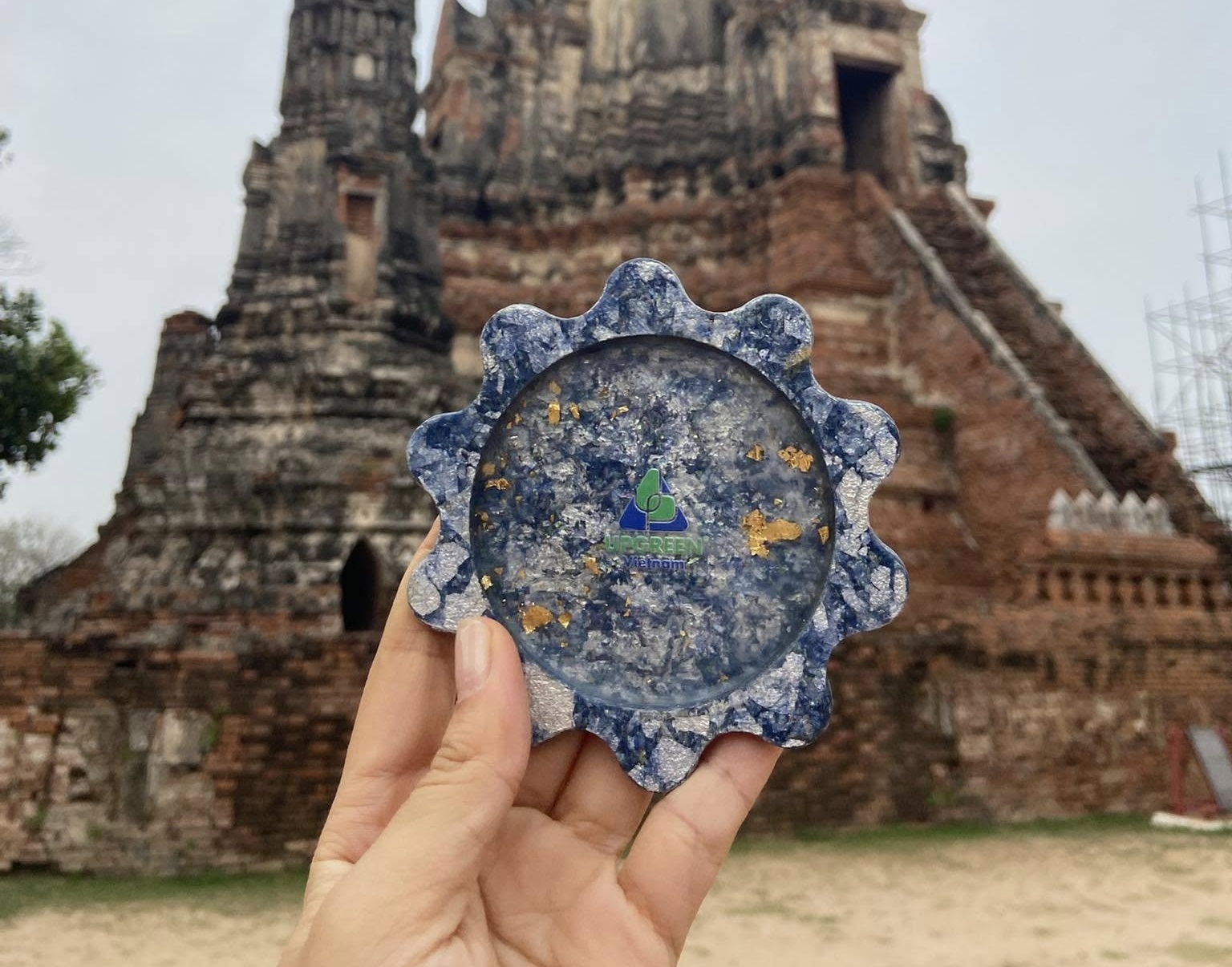 Nhiều món đồ được làm từ nhựa tái chế, vừa bền đẹp, vừa mang hơi thở của lối sống xanh
