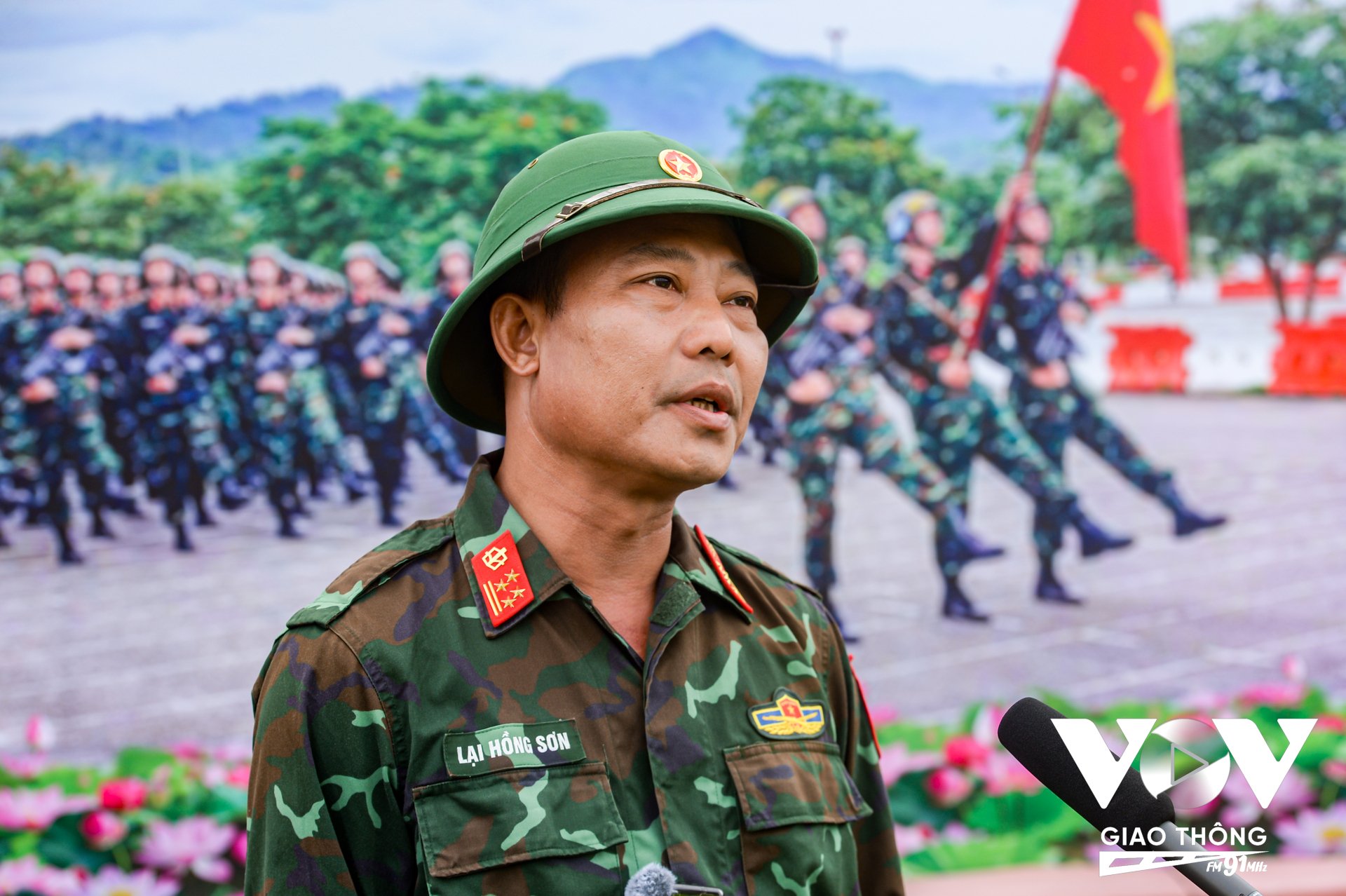 Đại tá Lại Hồng Sơn - Trưởng phòng Đào tạo Trường Sĩ quan Phòng hóa, Binh chủng Hóa học cho biết, thực hiện nhiệm vụ diễu binh, diễu hành kỷ niệm 80 năm Cách mạng tháng Tám thành công (19/8/1945-19/8/2025) và Quốc khánh nước Cộng hòa xã hội chủ nghĩa Việt Nam (2/9/1945-2/9/2025).Binh chủng Hóa học tổ chức gồm 2 khối gồm: diễu binh, diễu hành bộ và khối xe phòng hóa đặc chủng. Cũng Theo Đại tá Lại Hồng Sơn, các chiến sĩ tham gia đợt diễu binh, diễu hành lần này được tuyển chọn kỹ càng trong toàn binh chủng, đây là những chiến sĩ ưu tú, đáp ứng về mặt thể chất, thể hình.
