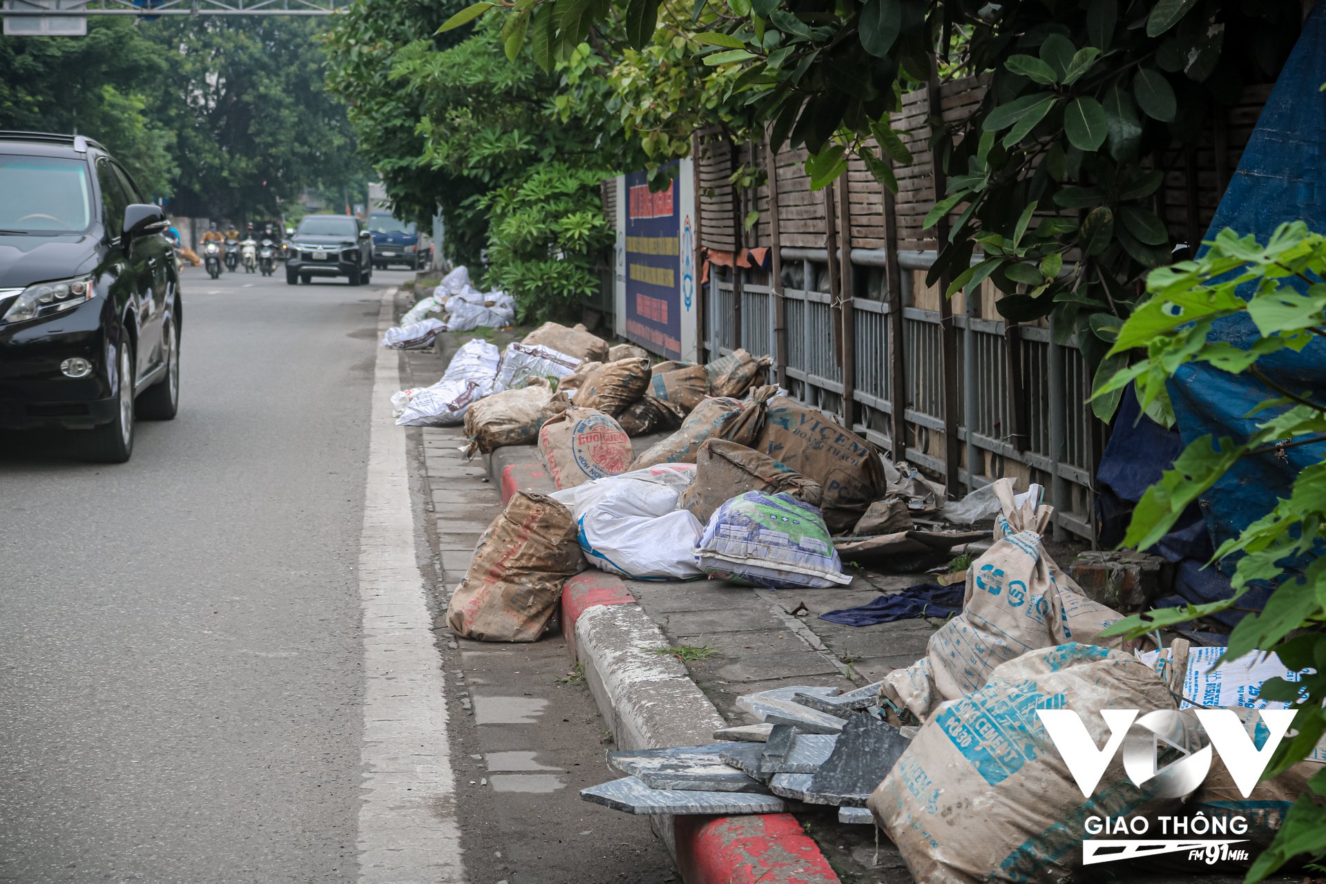 Tuyến Vành đai 1 đi qua khu vực trung tâm của Hà Nội gồm phố Trần Khát Chân - Đại Cồ Việt - Xã Đàn - Hoàng Cầu - Voi Phục với tổng chiều dài 7,2 km
