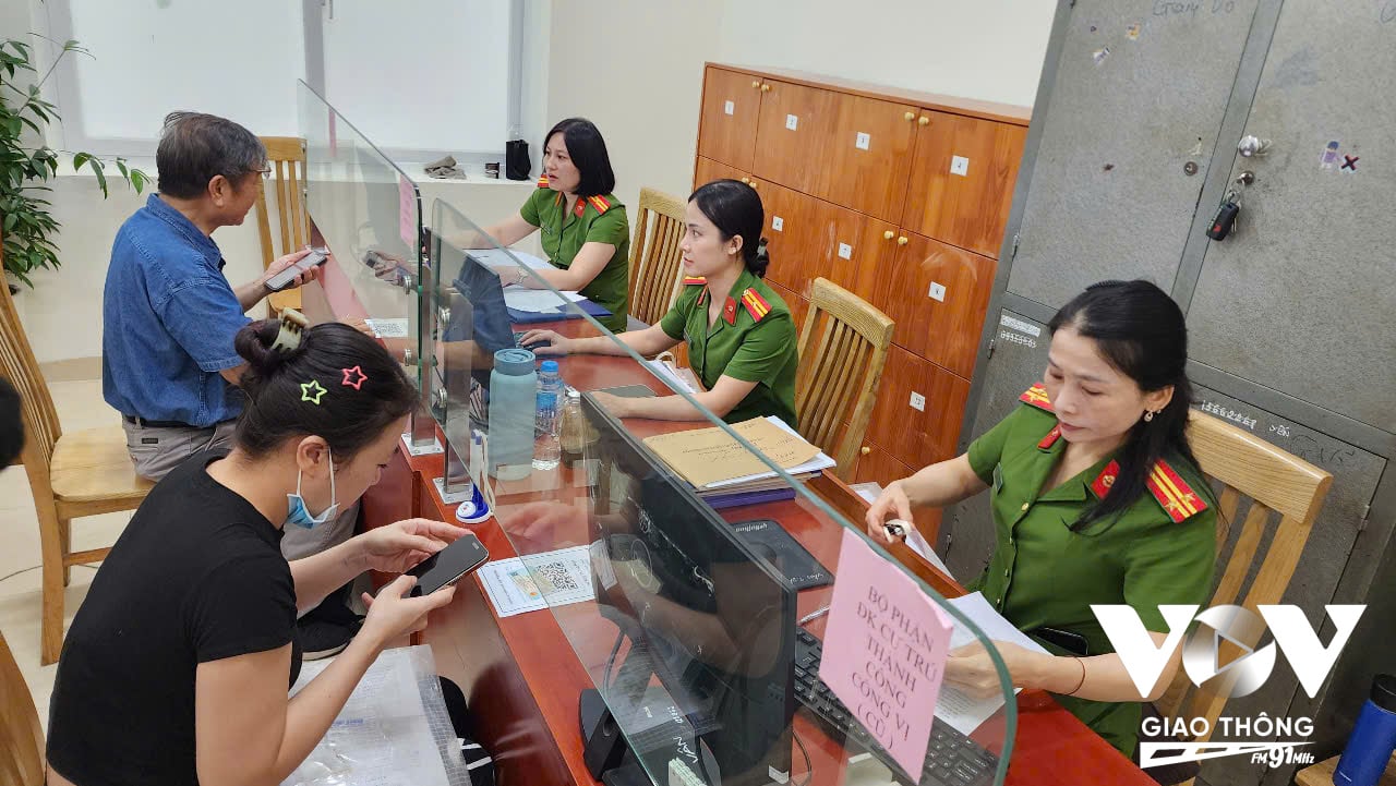 Theo Công an TP Hà Nội, từ ngày 01/7-15/7/2025, trên địa bàn đã thực hiện 6.582 hồ sơ đăng ký xe mới, gồm 2.873 ô tô và 3.709 xe máy