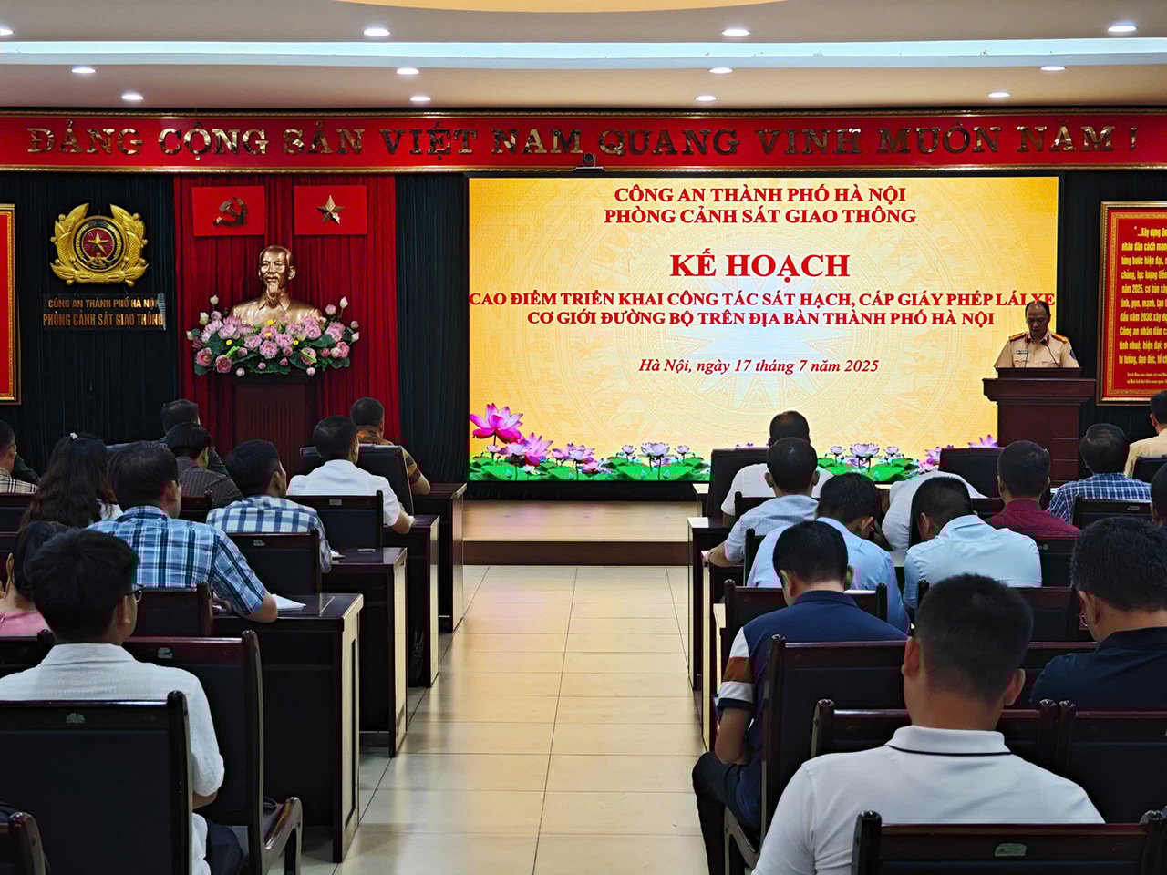 Phòng Cảnh sát giao thông (Công an TP Hà Nội) tổ chức hội nghị triển khai kế hoạch cao điểm sát hạch, cấp giấy phép lái xe cơ giới đường bộ