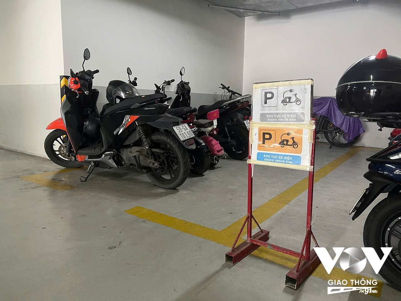 Nhiều chung cư, nhà trọ bố trí nơi để riêng xe điện