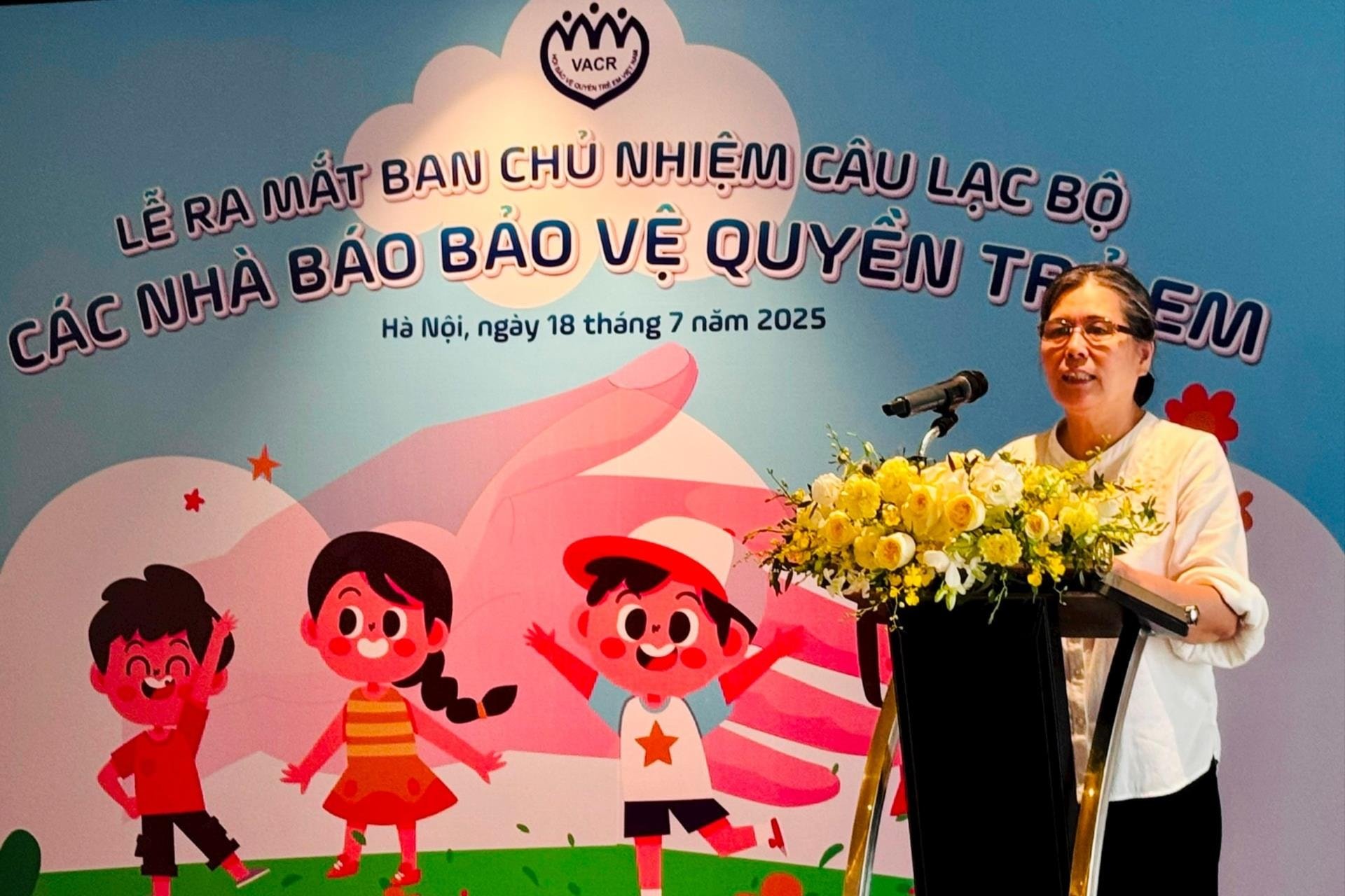 Chủ tịch Hội Bảo vệ Quyền trẻ em Việt Nam Nguyễn Thị Thanh Hòa phát biểu tại chương trình. Ảnh: Hà Nội mới