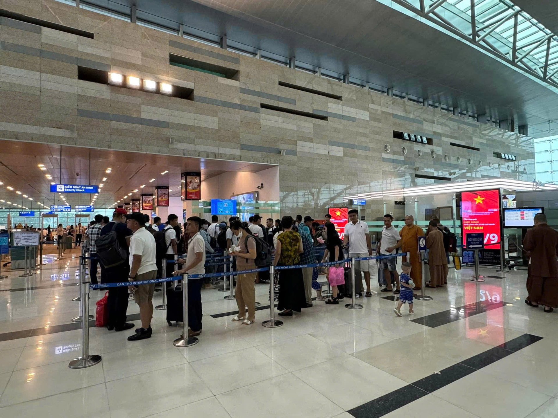 Ngưng khai thác chuyến Cần Thơ – Đà Lạt trong cao điểm mùa hè đã khiến nhiều hành khách ngỡ ngàng