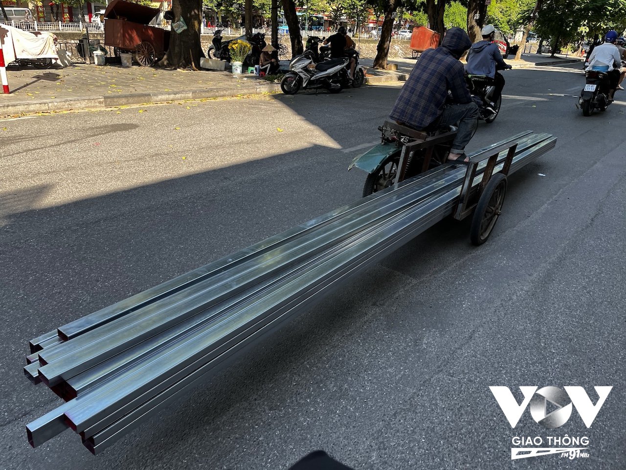 Để môi trường Thủ đô xanh, sạch hơn... cần những bước đi quyết liệt. Chúng ta sẽ được hưởng bầu không khí, môi trường trong sạch khi cùng nhau thay đổi