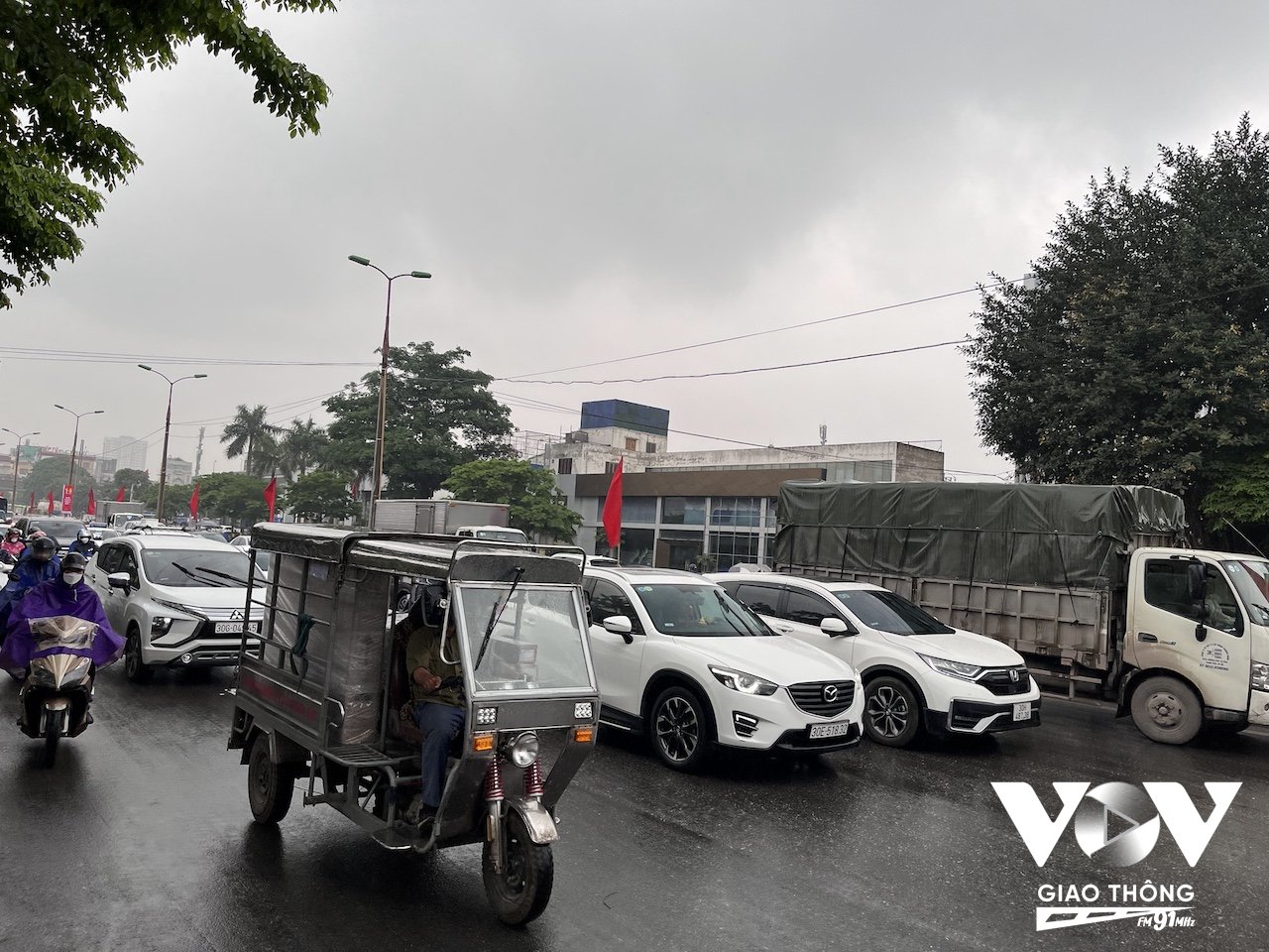 Xe tự chế là một trong những phương tiện gây nhiều tranh cãi, nhưng không vì 'kế mưu sinh' mà làm lý do vi phạm luật giao thông, luật bảo vệ môi trường