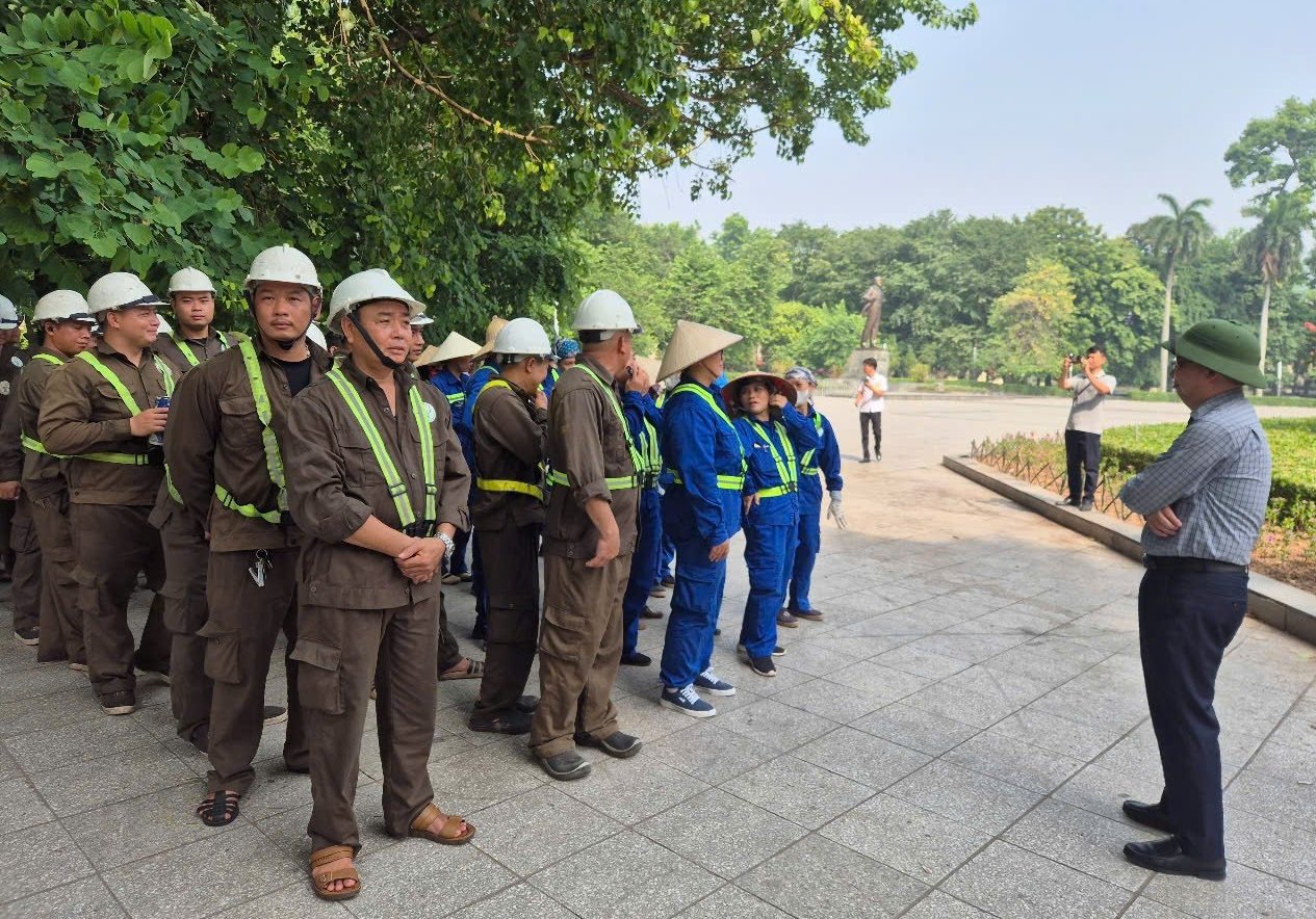 Công ty Công viên Cây xanh ra quân tại Công viên Lê-nin