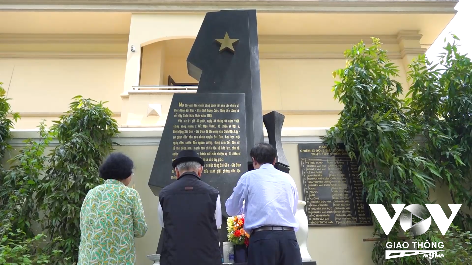Bia tưởng niệm khắc ghi công lao của những chiến sĩ Biệt động Sài Gòn – Gia Định quả cảm