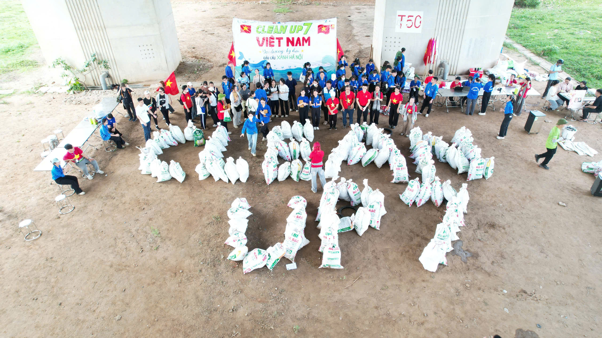 Ngày hội nhặt rác - Clean up Việt Nam diễn ra ngày 8/6 vừa qua quy tụ gần 200.000 tình nguyện viên