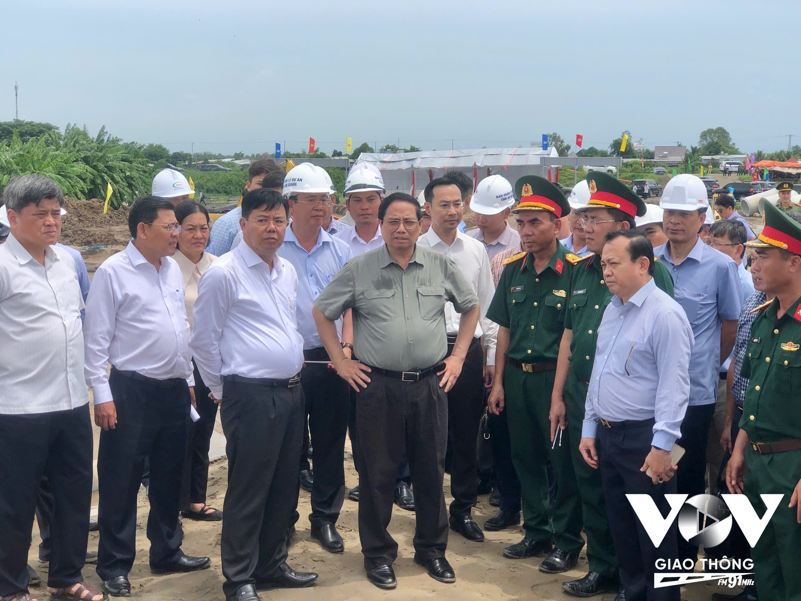 Thủ tướng Phạm Minh Chính yêu cầu nghiêm túc đẩy nhanh tiến độ dự án, phải thông xe vào ngày 19/12/2025.