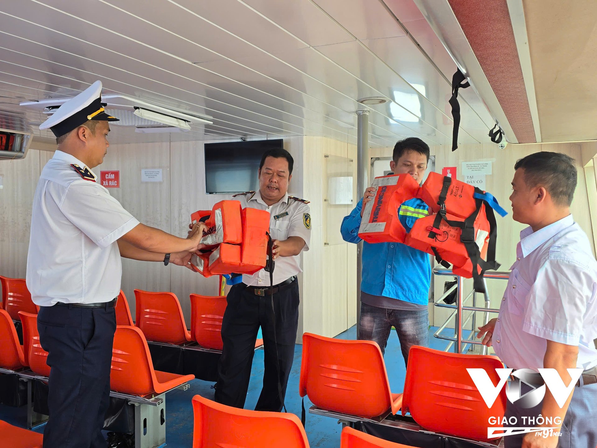 Cảng vụ Đường thủy nội địa TP.HCM kiểm tra điều kiện an toàn trước khi phà Cần Giờ – Vũng Tàu xuất bến