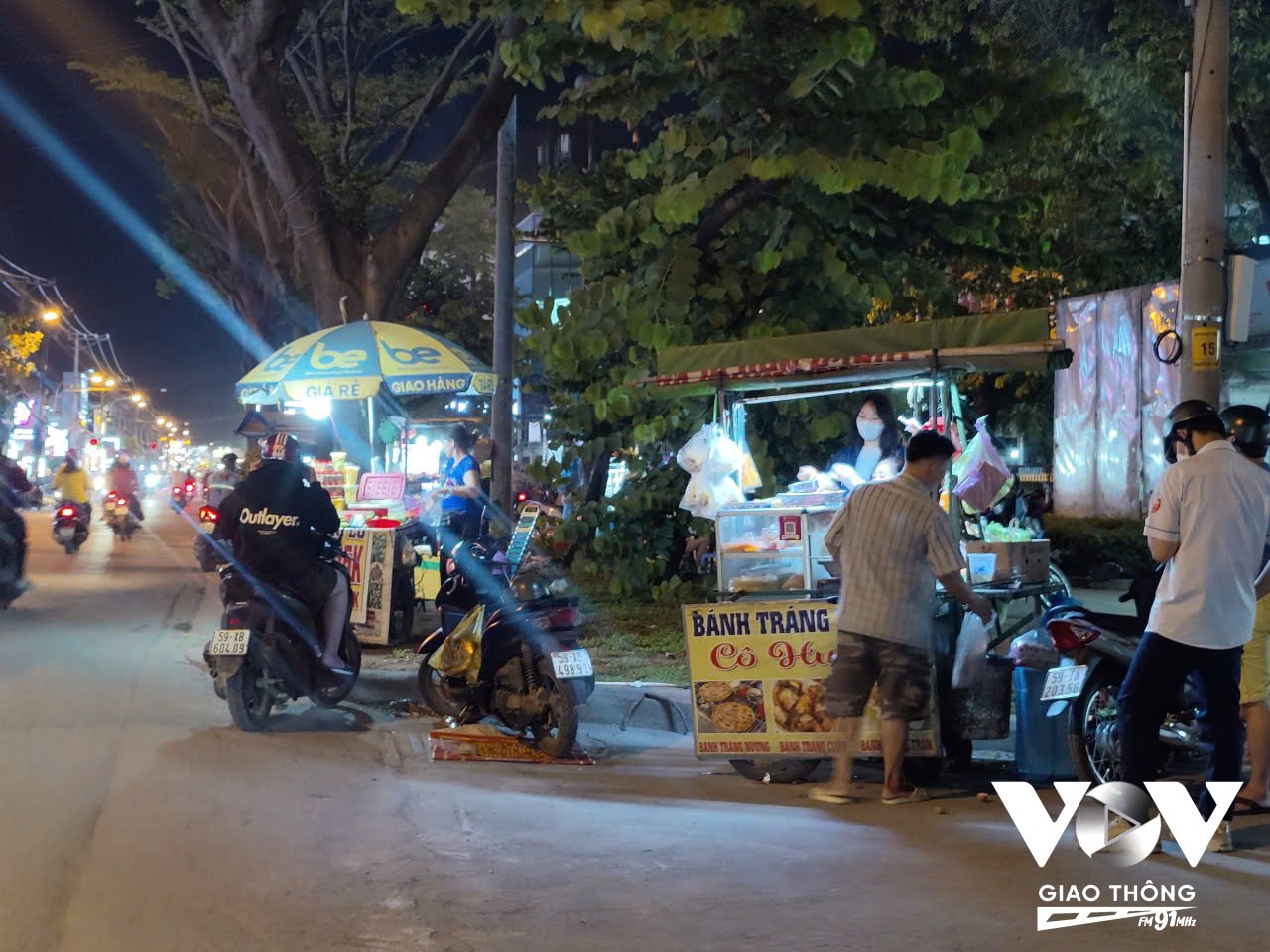 Những xe đẩy trở thành công cụ mưu sinh của nhiều người dân TPHCM