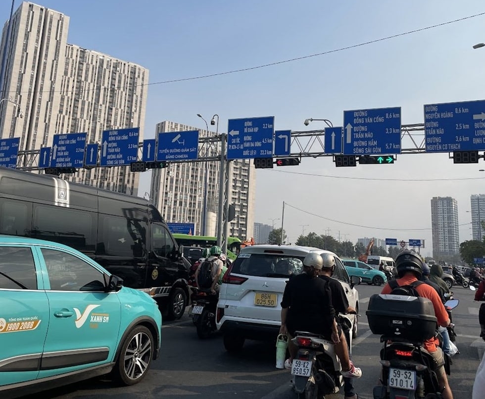 Nhiều biển báo giao thông không còn phù hợp sau khi sáp nhập