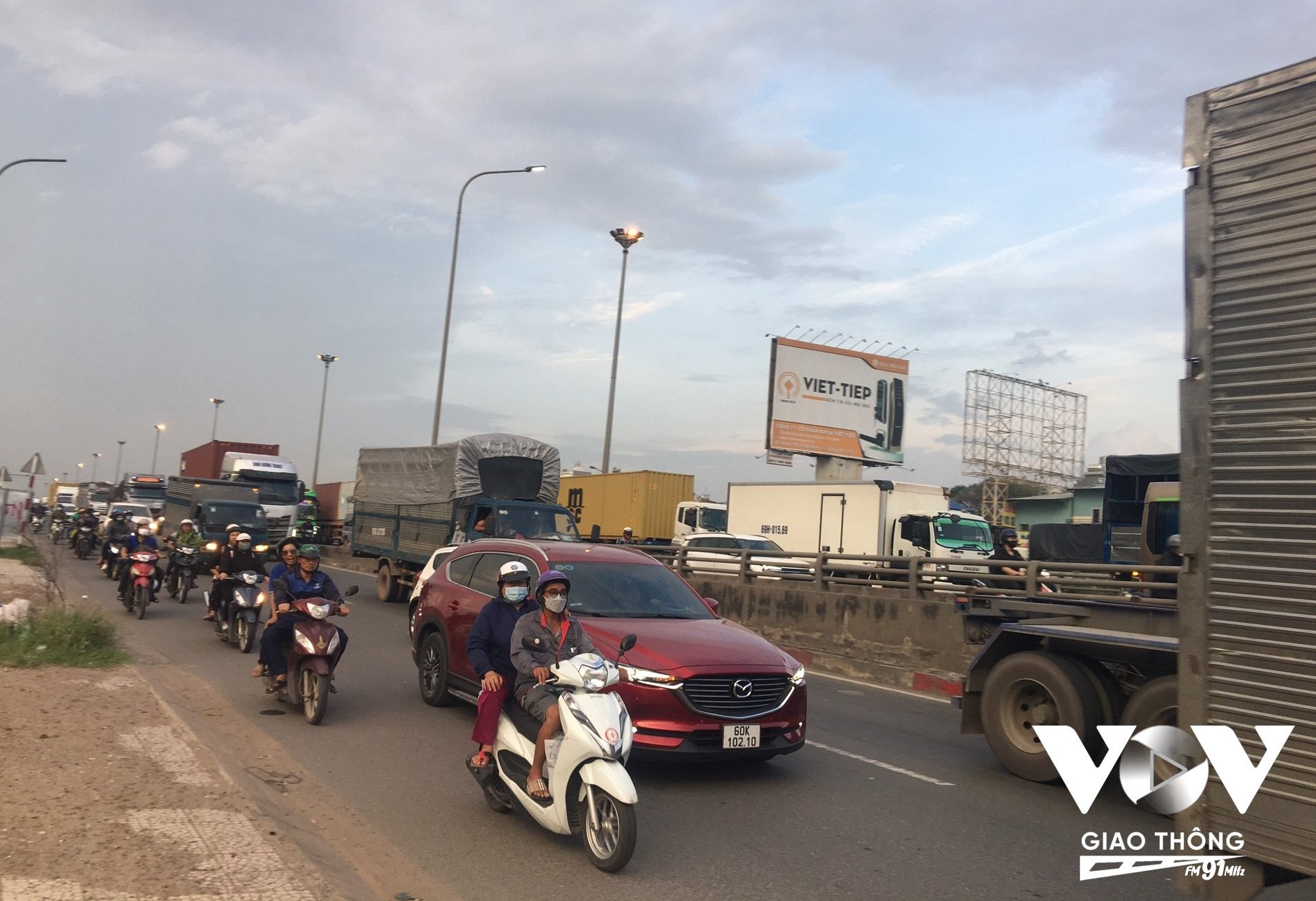Đường ĐT 743 đoạn từ cầu vượt Tân Vạn đến Mỹ Phước - Tân Vạn đang là 'điểm đen' tai nạn giao thông