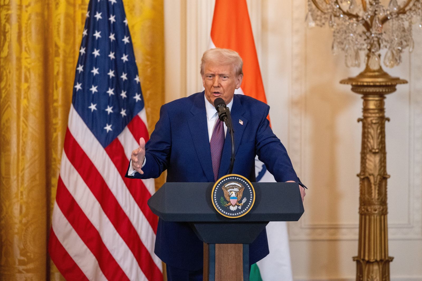 Tổng thống Mỹ Donald Trump phát biểu trong cuộc họp báo tại Nhà Trắng ngày 13/2/2025. Ảnh: THX/TTXVN